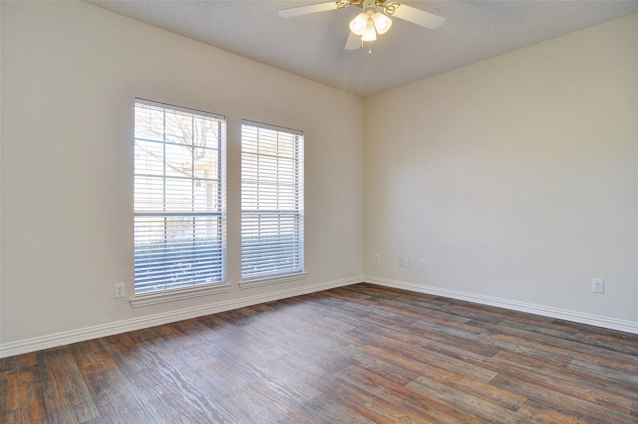 Duplex For Sale in Tarrant County , 6623 Waterwood Trail, Benbrook, Texas 76132, 4 Bedroom, 4 Bathroom, 2 Garage spaces, 0 Sqft, built in 1996, mls#21362854, Real Estate Agent in Benbrook, Homes For Sale in Tarrant county, Homes For Sale in Benbrook, Realtor in Benbrook Texas, Real Estate Brokerage Independent Realty Texas, Luminita Cordes Realtor