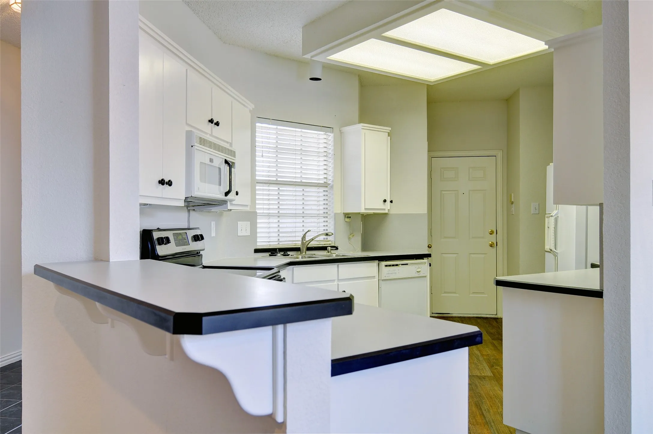 Duplex For Sale in Tarrant County , 6623 Waterwood Trail, Benbrook, Texas 76132, 4 Bedroom, 4 Bathroom, 2 Garage spaces, 0 Sqft, built in 1996, mls#21362854, Real Estate Agent in Benbrook, Homes For Sale in Tarrant county, Homes For Sale in Benbrook, Realtor in Benbrook Texas, Real Estate Brokerage Independent Realty Texas, Luminita Cordes Realtor