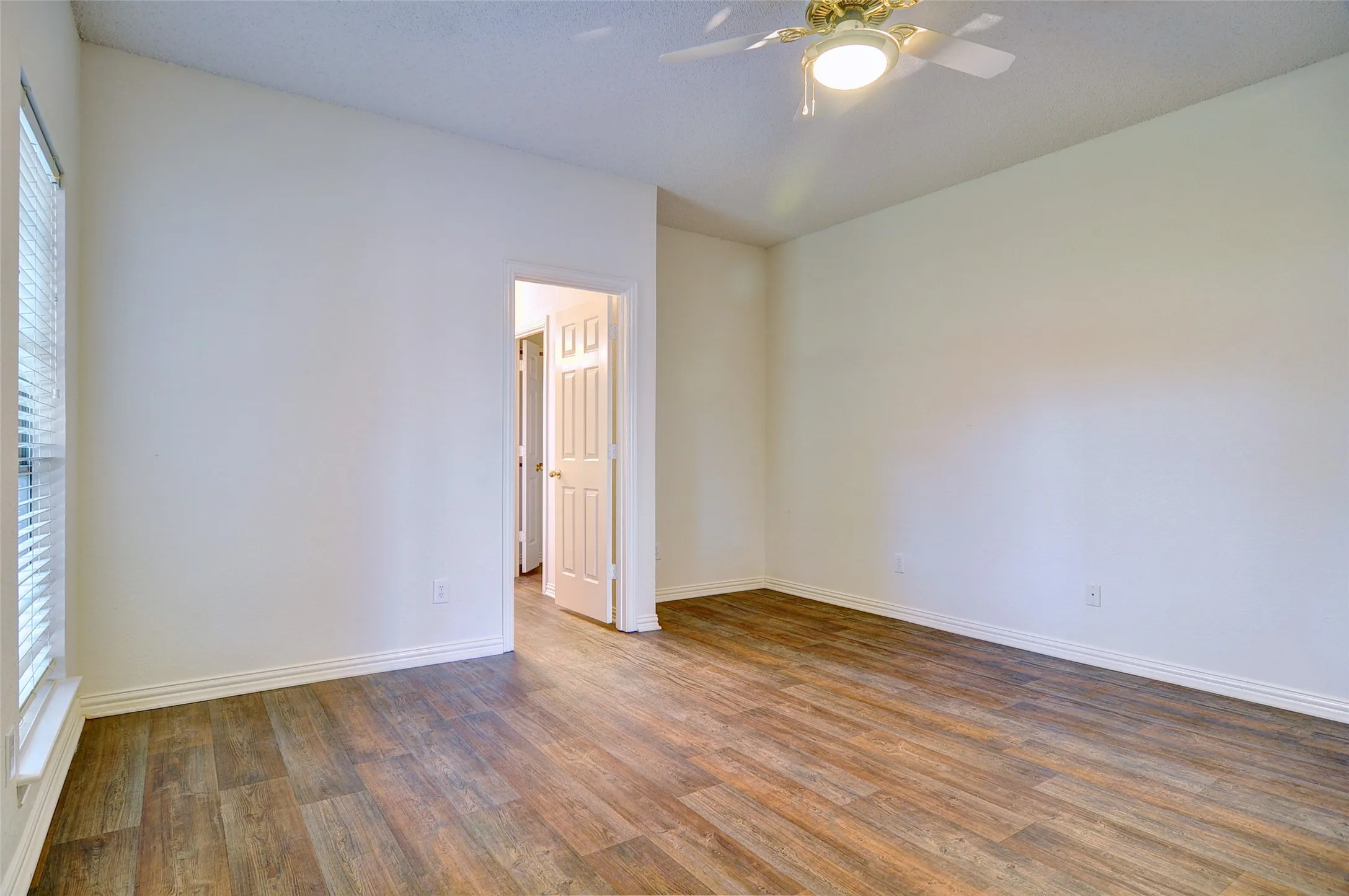 Duplex For Sale in Tarrant County , 6623 Waterwood Trail, Benbrook, Texas 76132, 4 Bedroom, 4 Bathroom, 2 Garage spaces, 0 Sqft, built in 1996, mls#21362854, Real Estate Agent in Benbrook, Homes For Sale in Tarrant county, Homes For Sale in Benbrook, Realtor in Benbrook Texas, Real Estate Brokerage Independent Realty Texas, Luminita Cordes Realtor
