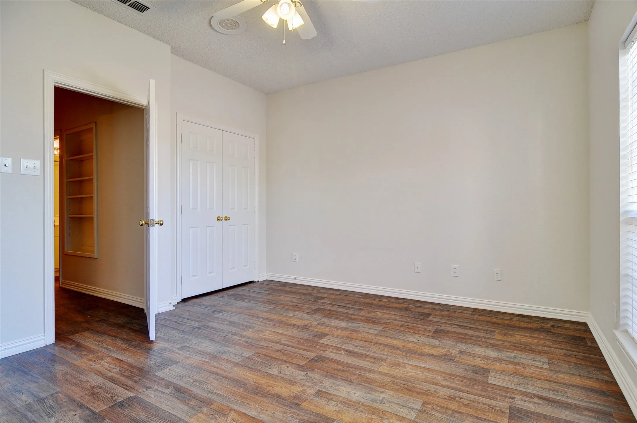 Duplex For Sale in Tarrant County , 6623 Waterwood Trail, Benbrook, Texas 76132, 4 Bedroom, 4 Bathroom, 2 Garage spaces, 0 Sqft, built in 1996, mls#21362854, Real Estate Agent in Benbrook, Homes For Sale in Tarrant county, Homes For Sale in Benbrook, Realtor in Benbrook Texas, Real Estate Brokerage Independent Realty Texas, Luminita Cordes Realtor