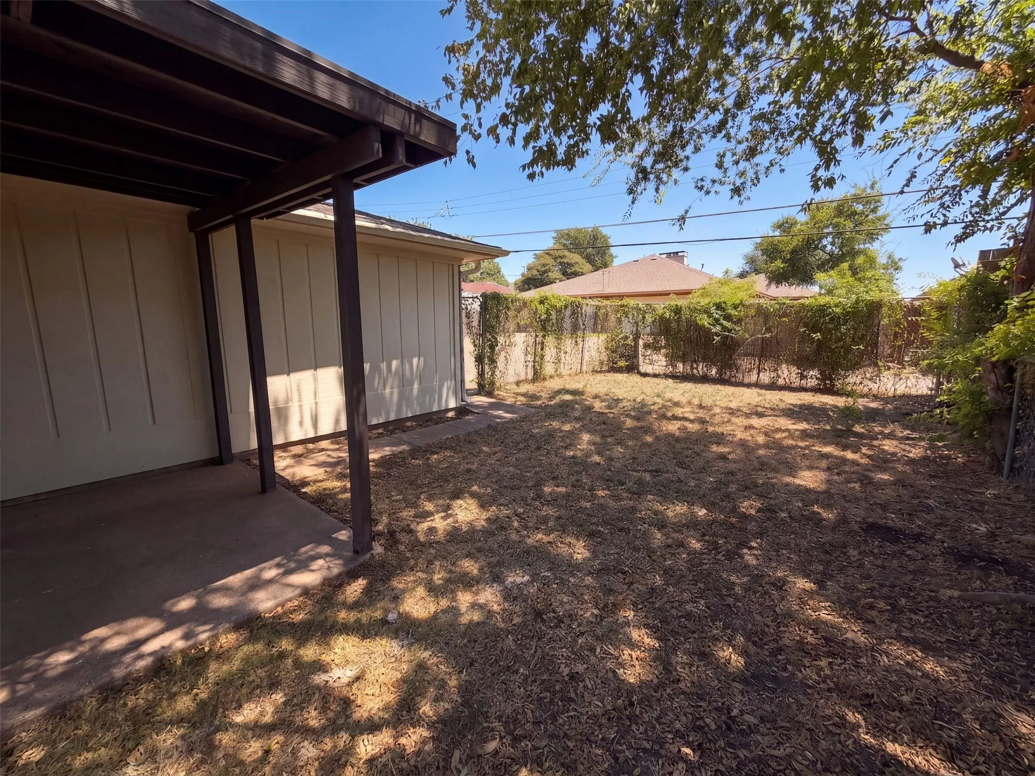 Single Family Residence For Sale in Dallas County , 4824 Berridge Lane, Dallas, Texas 75227, 2 Bedroom, 2 Bathroom, 2 Garage spaces, 1,530 Sqft, built in 1972, mls#21362853, Real Estate Agent in Dallas, Homes For Sale in Dallas county, Homes For Sale in Dallas, Realtor in Dallas Texas, Real Estate Brokerage Independent Realty Texas, Luminita Cordes Realtor