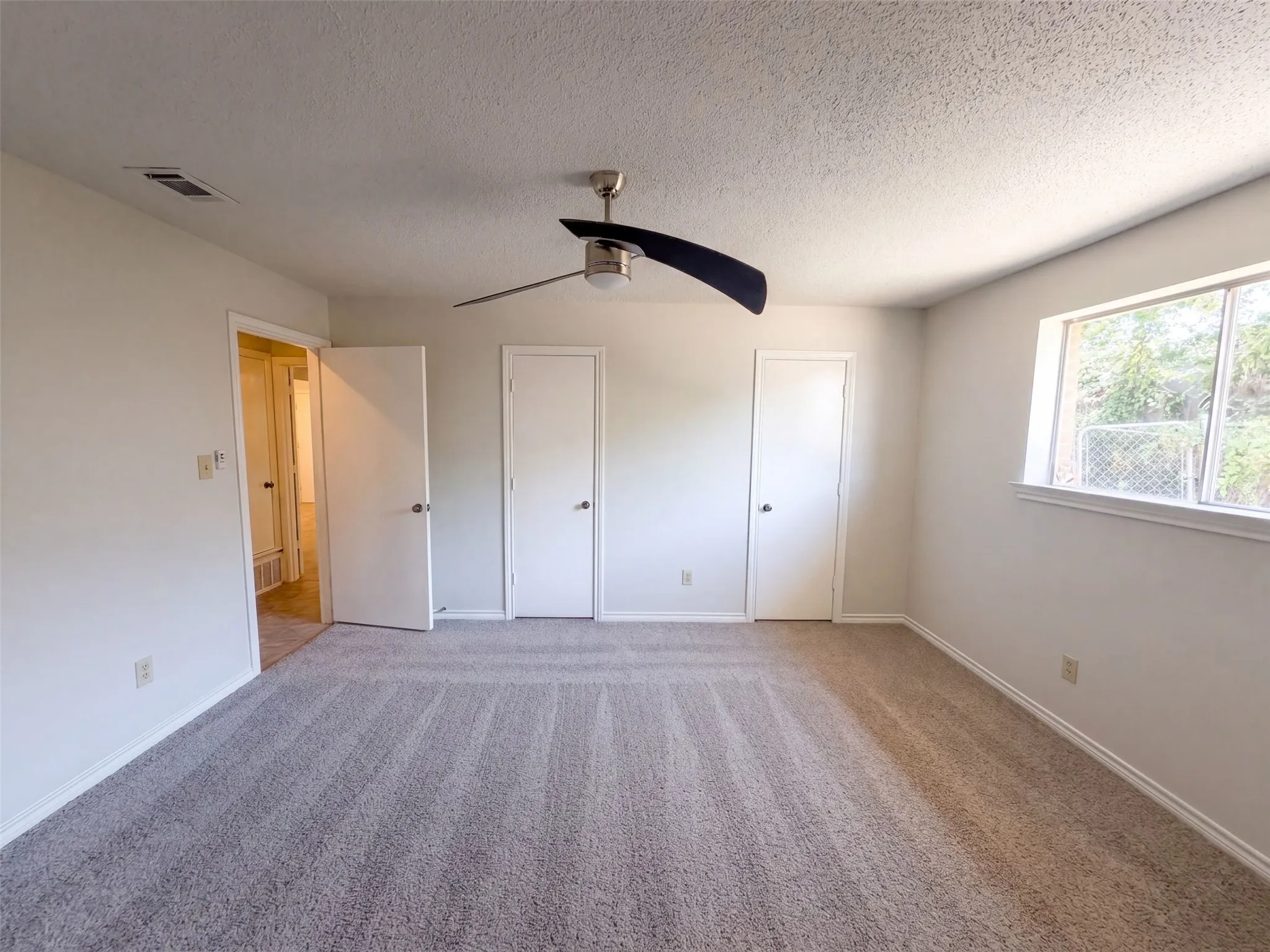 Single Family Residence For Sale in Dallas County , 4824 Berridge Lane, Dallas, Texas 75227, 2 Bedroom, 2 Bathroom, 2 Garage spaces, 1,530 Sqft, built in 1972, mls#21362853, Real Estate Agent in Dallas, Homes For Sale in Dallas county, Homes For Sale in Dallas, Realtor in Dallas Texas, Real Estate Brokerage Independent Realty Texas, Luminita Cordes Realtor