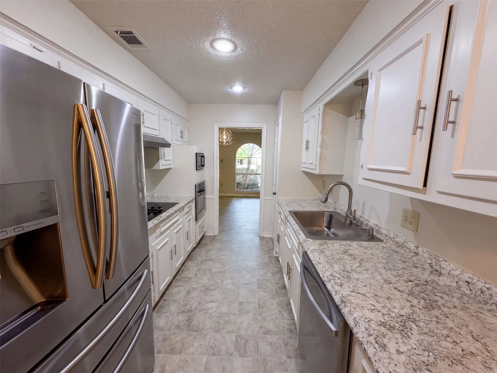 Single Family Residence For Sale in Dallas County , 4824 Berridge Lane, Dallas, Texas 75227, 2 Bedroom, 2 Bathroom, 2 Garage spaces, 1,530 Sqft, built in 1972, mls#21362853, Real Estate Agent in Dallas, Homes For Sale in Dallas county, Homes For Sale in Dallas, Realtor in Dallas Texas, Real Estate Brokerage Independent Realty Texas, Luminita Cordes Realtor