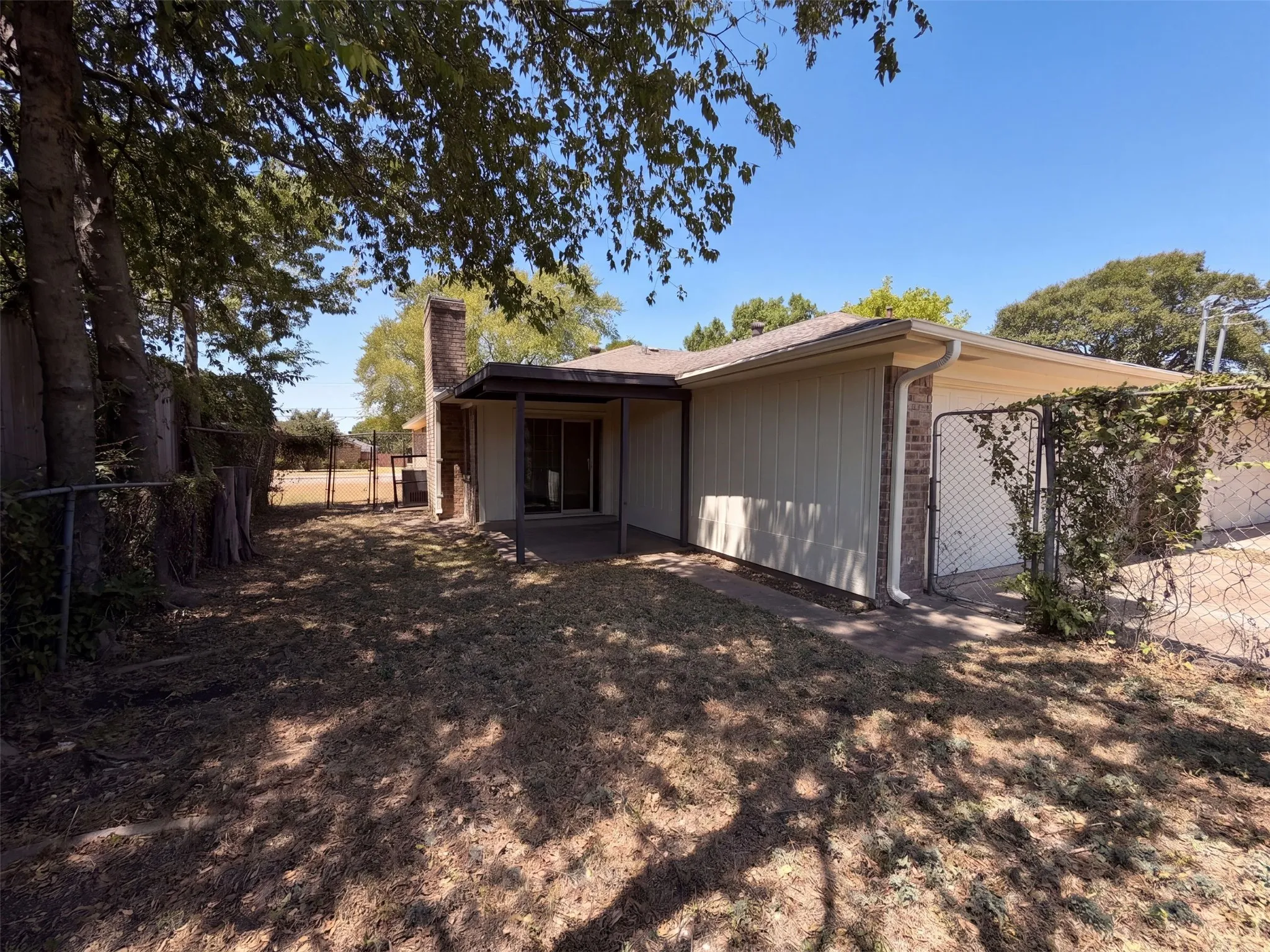 Single Family Residence For Sale in Dallas County , 4824 Berridge Lane, Dallas, Texas 75227, 2 Bedroom, 2 Bathroom, 2 Garage spaces, 1,530 Sqft, built in 1972, mls#21362853, Real Estate Agent in Dallas, Homes For Sale in Dallas county, Homes For Sale in Dallas, Realtor in Dallas Texas, Real Estate Brokerage Independent Realty Texas, Luminita Cordes Realtor