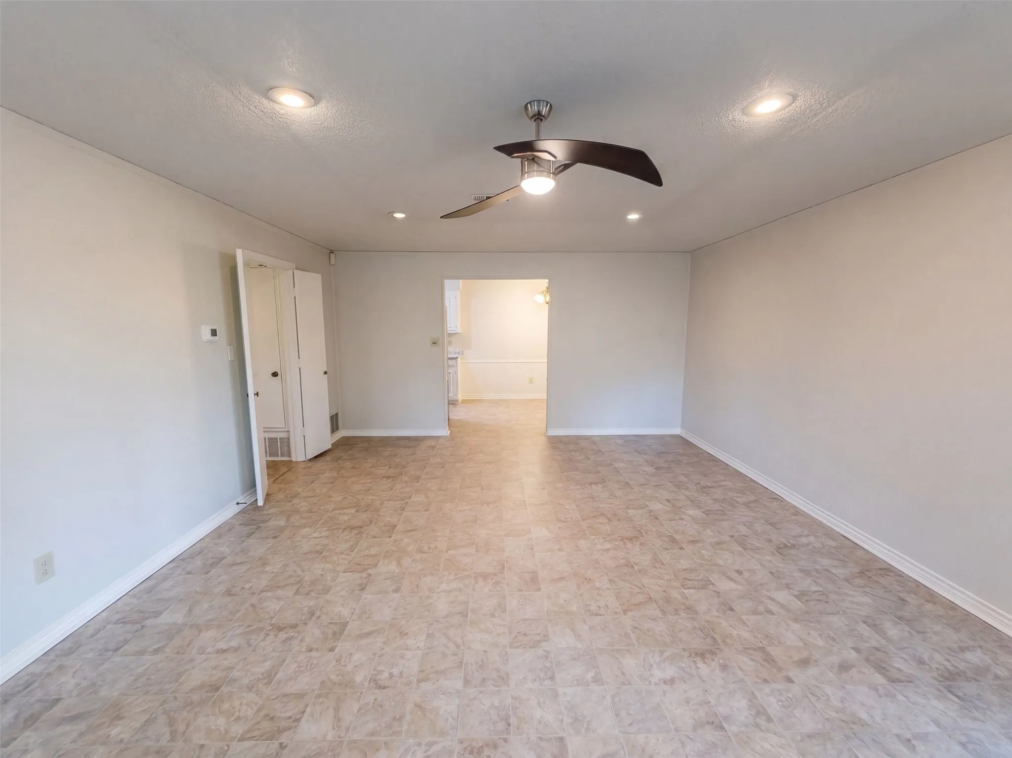 Single Family Residence For Sale in Dallas County , 4824 Berridge Lane, Dallas, Texas 75227, 2 Bedroom, 2 Bathroom, 2 Garage spaces, 1,530 Sqft, built in 1972, mls#21362853, Real Estate Agent in Dallas, Homes For Sale in Dallas county, Homes For Sale in Dallas, Realtor in Dallas Texas, Real Estate Brokerage Independent Realty Texas, Luminita Cordes Realtor