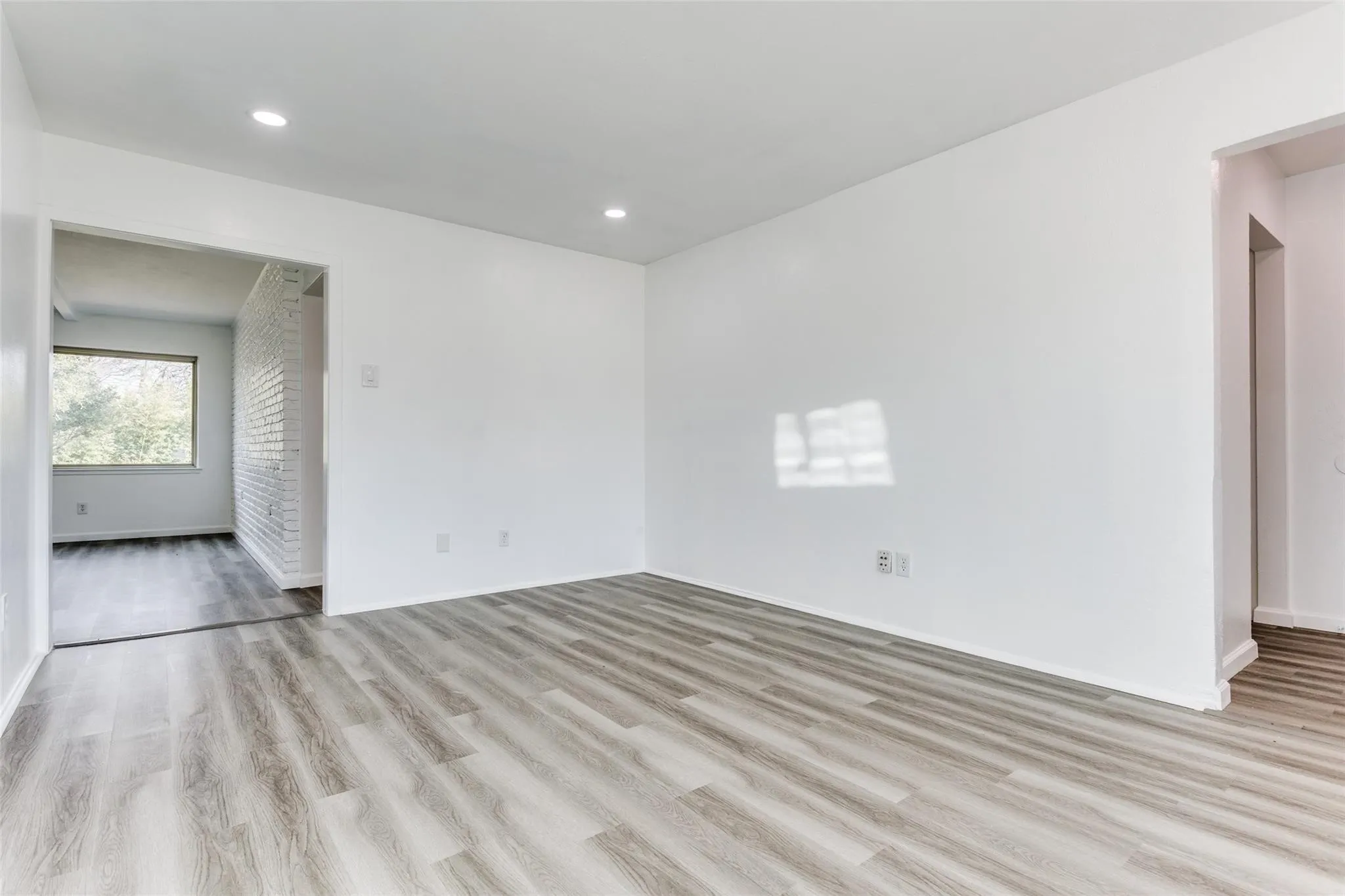 Single Family Residence For Rent in Dallas County , 1606 W Shore Drive, Richardson, Texas 75080, 4 Bedroom, 3 Bathroom, Garage spaces, 1,460 Sqft, built in 1963, mls#21362503, Real Estate Agent in Richardson, Homes For Rent in Dallas county, Homes For Rent in Richardson, Realtor in Richardson Texas, Real Estate Brokerage Independent Realty Texas, Luminita Cordes Realtor