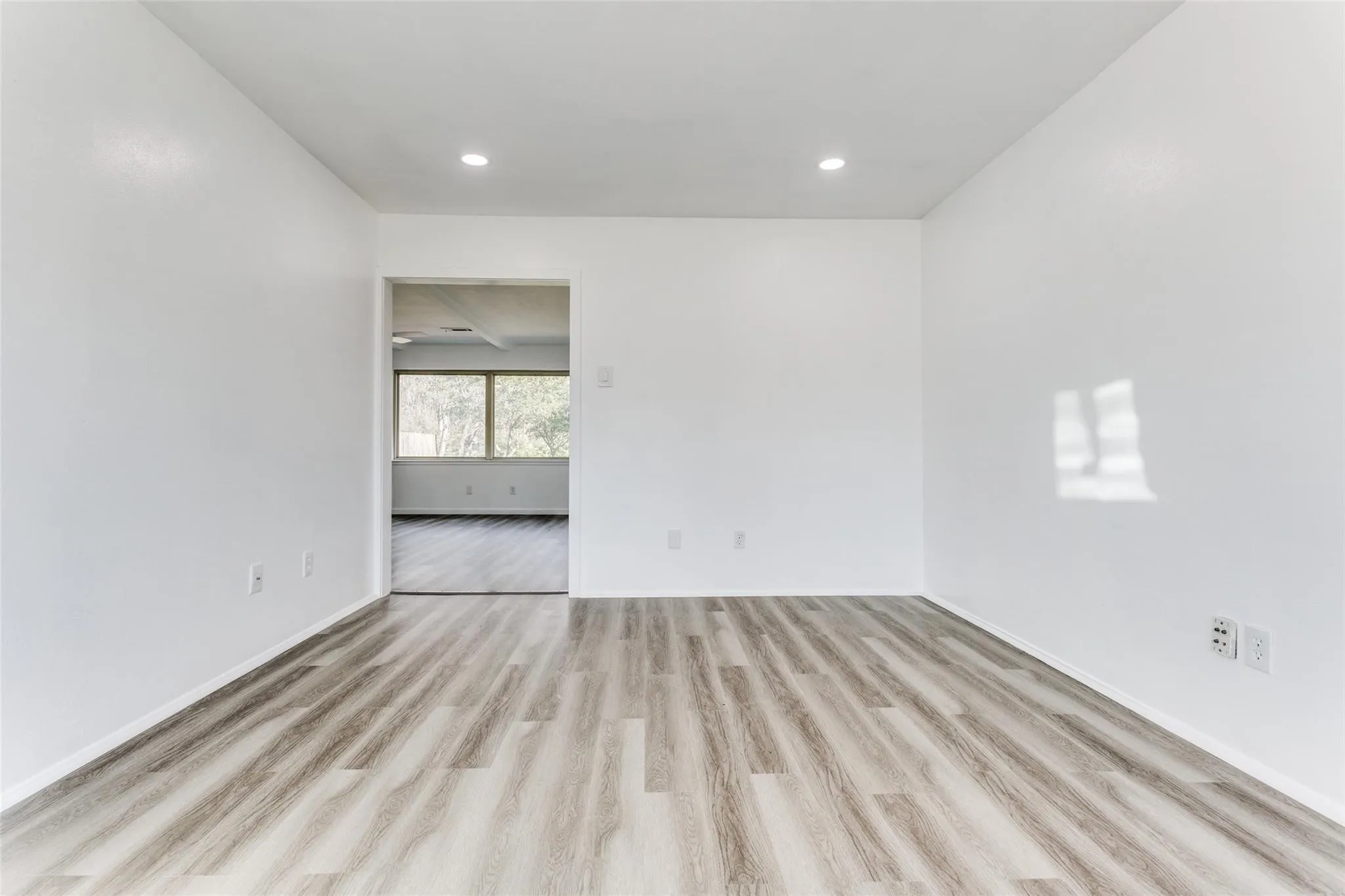 Single Family Residence For Rent in Dallas County , 1606 W Shore Drive, Richardson, Texas 75080, 4 Bedroom, 3 Bathroom, Garage spaces, 1,460 Sqft, built in 1963, mls#21362503, Real Estate Agent in Richardson, Homes For Rent in Dallas county, Homes For Rent in Richardson, Realtor in Richardson Texas, Real Estate Brokerage Independent Realty Texas, Luminita Cordes Realtor