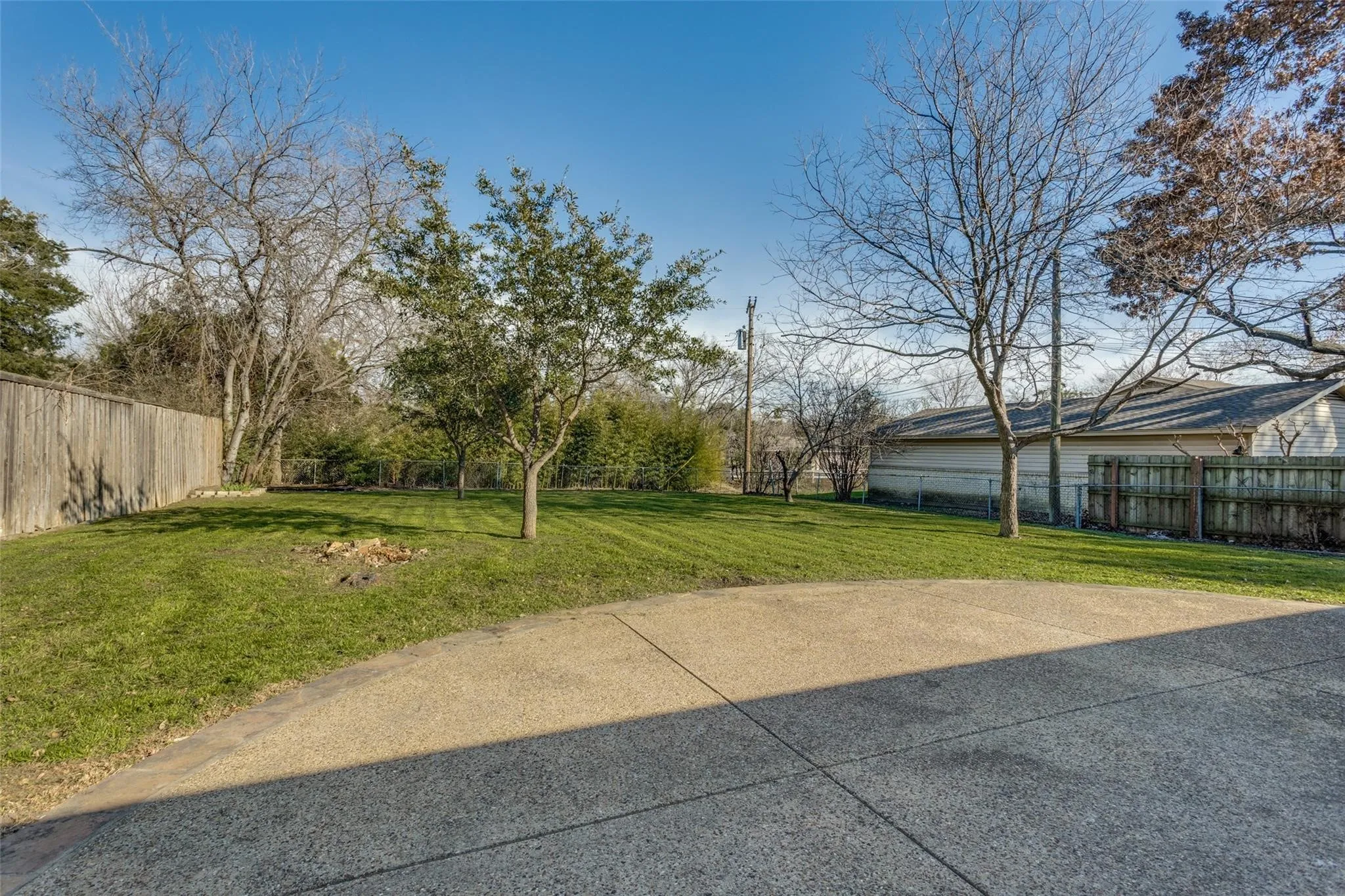 Single Family Residence For Rent in Dallas County , 1606 W Shore Drive, Richardson, Texas 75080, 4 Bedroom, 3 Bathroom, Garage spaces, 1,460 Sqft, built in 1963, mls#21362503, Real Estate Agent in Richardson, Homes For Rent in Dallas county, Homes For Rent in Richardson, Realtor in Richardson Texas, Real Estate Brokerage Independent Realty Texas, Luminita Cordes Realtor