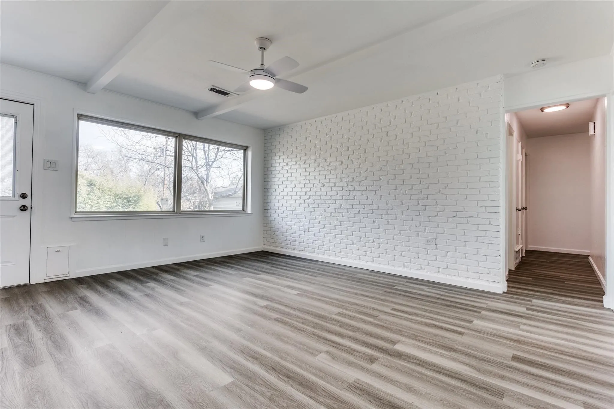 Single Family Residence For Rent in Dallas County , 1606 W Shore Drive, Richardson, Texas 75080, 4 Bedroom, 3 Bathroom, Garage spaces, 1,460 Sqft, built in 1963, mls#21362503, Real Estate Agent in Richardson, Homes For Rent in Dallas county, Homes For Rent in Richardson, Realtor in Richardson Texas, Real Estate Brokerage Independent Realty Texas, Luminita Cordes Realtor