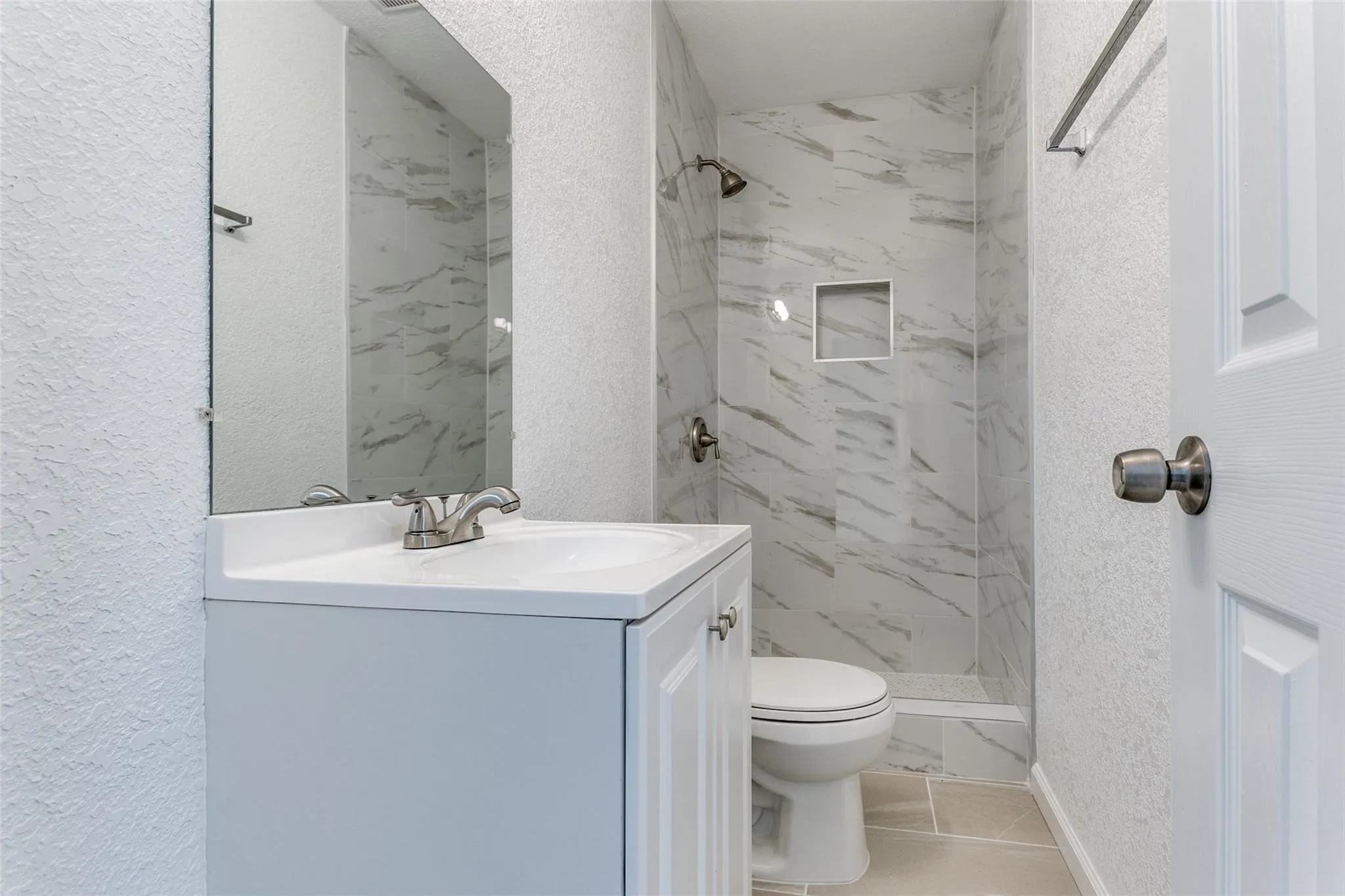 Single Family Residence For Rent in Dallas County , 1606 W Shore Drive, Richardson, Texas 75080, 4 Bedroom, 3 Bathroom, Garage spaces, 1,460 Sqft, built in 1963, mls#21362503, Real Estate Agent in Richardson, Homes For Rent in Dallas county, Homes For Rent in Richardson, Realtor in Richardson Texas, Real Estate Brokerage Independent Realty Texas, Luminita Cordes Realtor