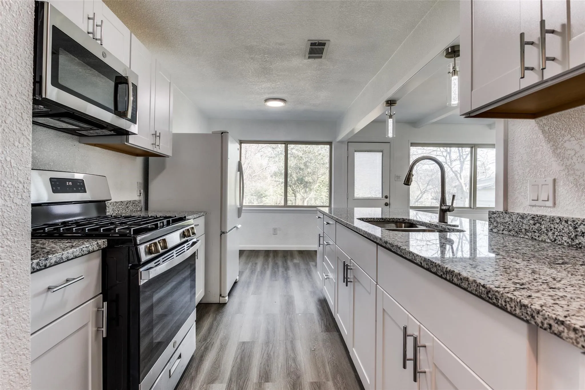Single Family Residence For Rent in Dallas County , 1606 W Shore Drive, Richardson, Texas 75080, 4 Bedroom, 3 Bathroom, Garage spaces, 1,460 Sqft, built in 1963, mls#21362503, Real Estate Agent in Richardson, Homes For Rent in Dallas county, Homes For Rent in Richardson, Realtor in Richardson Texas, Real Estate Brokerage Independent Realty Texas, Luminita Cordes Realtor