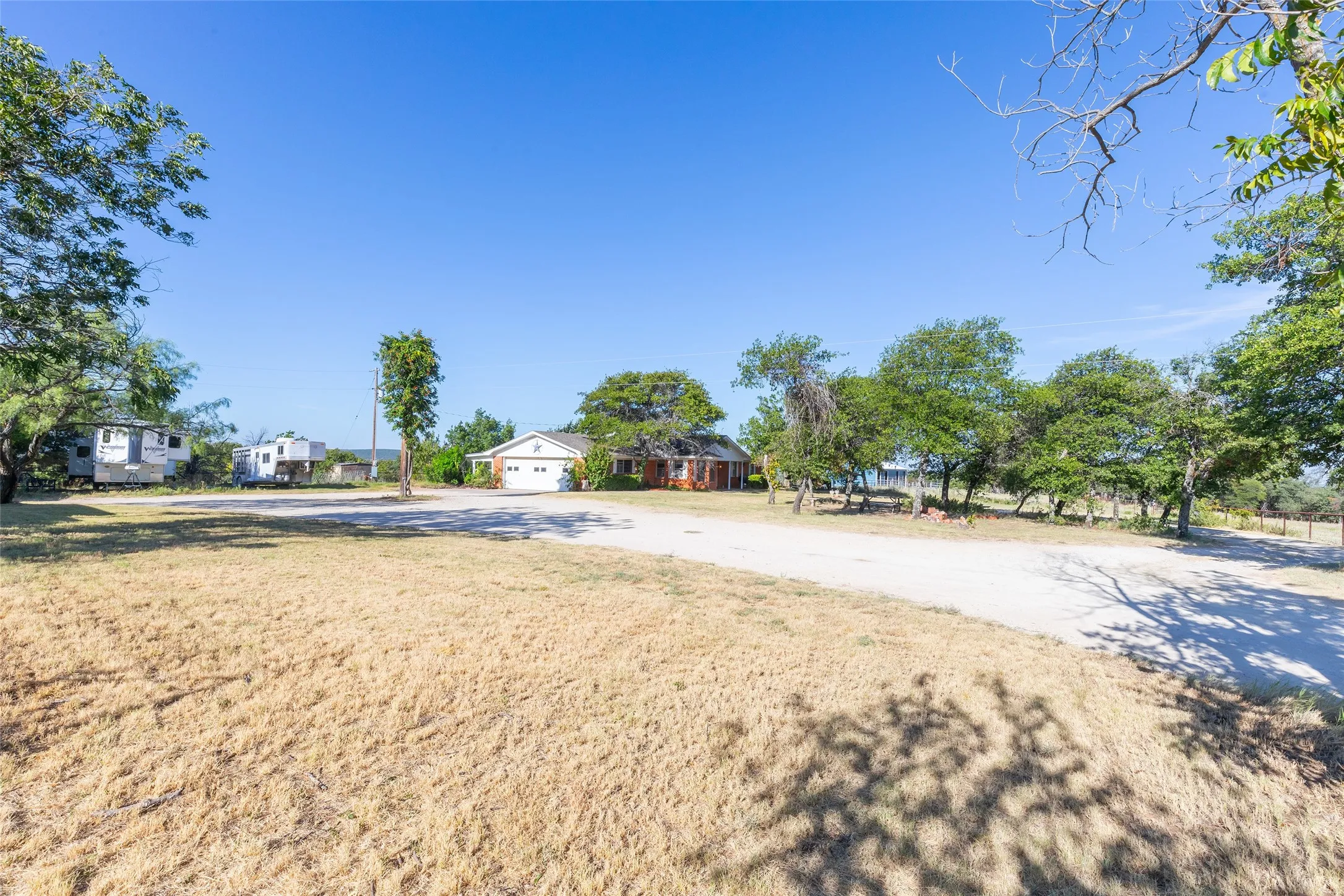 Single Family Residence For Sale in Callahan County , 7200 Private Road 2383, Clyde, Texas 79510, 4 Bedroom, 2 Bathroom, 2 Garage spaces, 1,844 Sqft, built in 1966, mls#21357670, Real Estate Agent in Clyde, Homes For Sale in Callahan county, Homes For Sale in Clyde, Realtor in Clyde Texas, Real Estate Brokerage Independent Realty Texas, Luminita Cordes Realtor