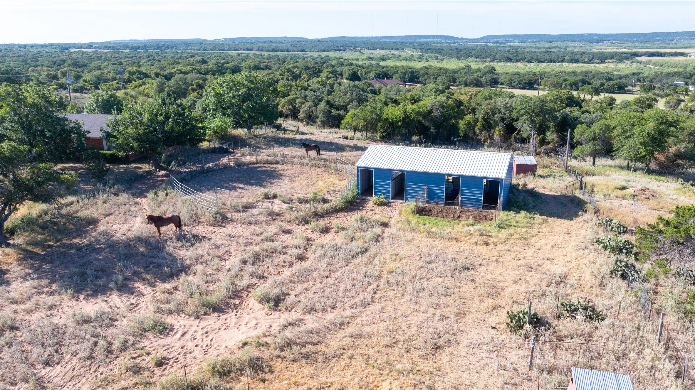Single Family Residence For Sale in Callahan County , 7200 Private Road 2383, Clyde, Texas 79510, 4 Bedroom, 2 Bathroom, 2 Garage spaces, 1,844 Sqft, built in 1966, mls#21357670, Real Estate Agent in Clyde, Homes For Sale in Callahan county, Homes For Sale in Clyde, Realtor in Clyde Texas, Real Estate Brokerage Independent Realty Texas, Luminita Cordes Realtor