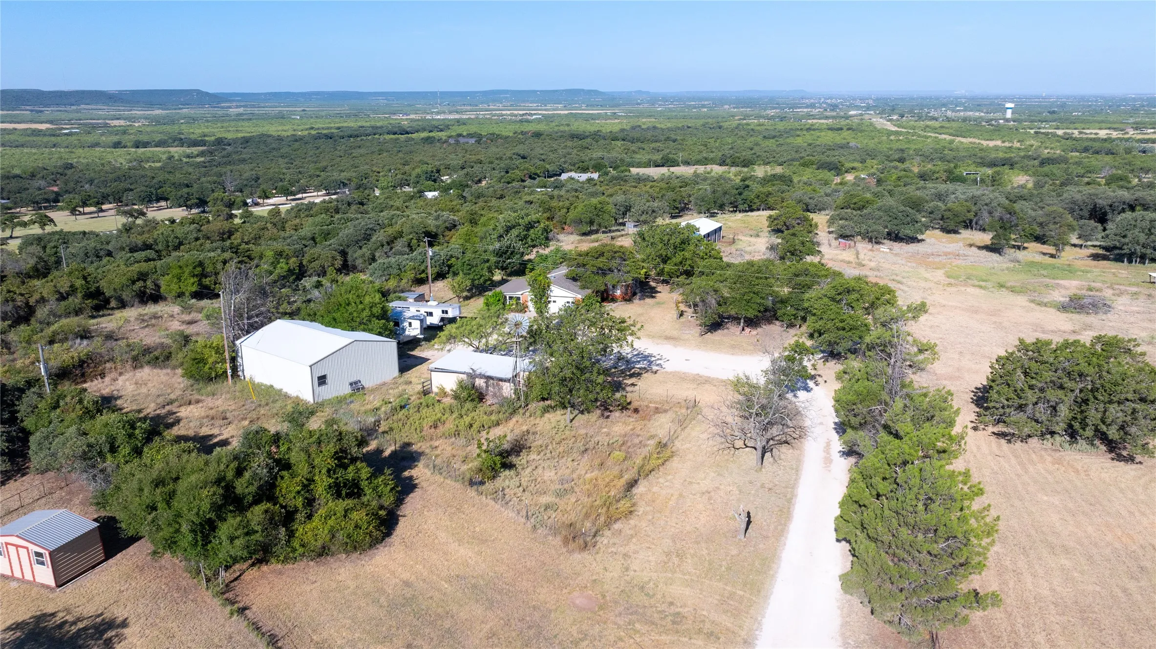 Single Family Residence For Sale in Callahan County , 7200 Private Road 2383, Clyde, Texas 79510, 4 Bedroom, 2 Bathroom, 2 Garage spaces, 1,844 Sqft, built in 1966, mls#21357670, Real Estate Agent in Clyde, Homes For Sale in Callahan county, Homes For Sale in Clyde, Realtor in Clyde Texas, Real Estate Brokerage Independent Realty Texas, Luminita Cordes Realtor
