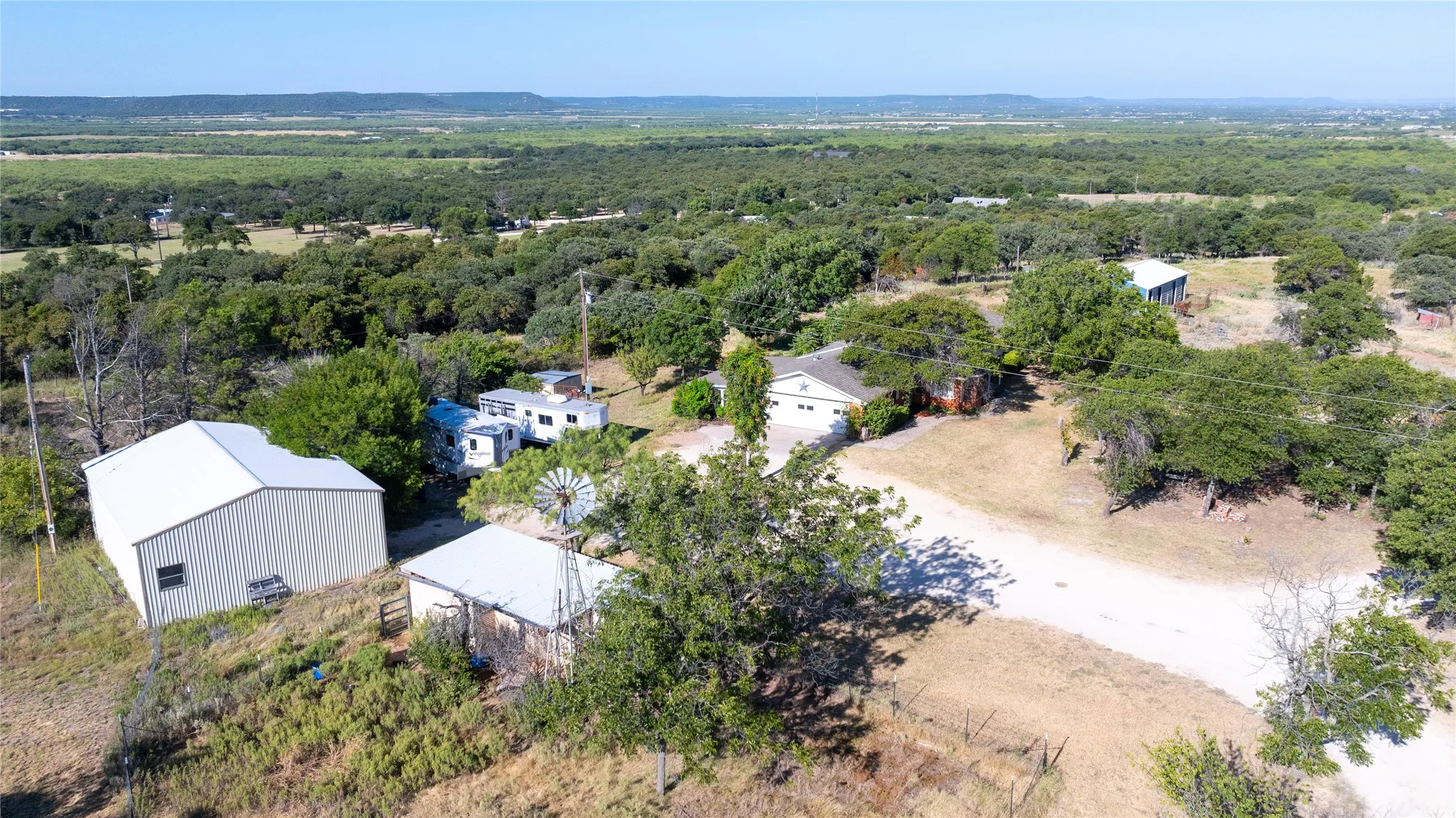 Single Family Residence For Sale in Callahan County , 7200 Private Road 2383, Clyde, Texas 79510, 4 Bedroom, 2 Bathroom, 2 Garage spaces, 1,844 Sqft, built in 1966, mls#21357670, Real Estate Agent in Clyde, Homes For Sale in Callahan county, Homes For Sale in Clyde, Realtor in Clyde Texas, Real Estate Brokerage Independent Realty Texas, Luminita Cordes Realtor