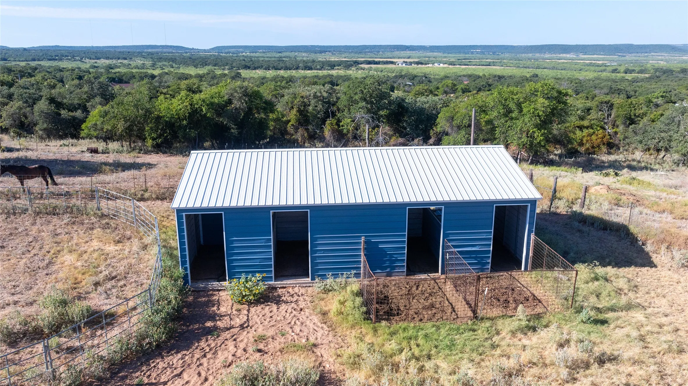 Single Family Residence For Sale in Callahan County , 7200 Private Road 2383, Clyde, Texas 79510, 4 Bedroom, 2 Bathroom, 2 Garage spaces, 1,844 Sqft, built in 1966, mls#21357670, Real Estate Agent in Clyde, Homes For Sale in Callahan county, Homes For Sale in Clyde, Realtor in Clyde Texas, Real Estate Brokerage Independent Realty Texas, Luminita Cordes Realtor
