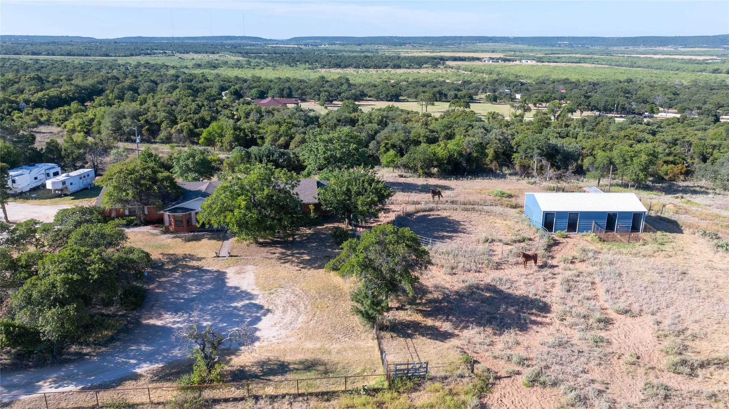 Single Family Residence For Sale in Callahan County , 7200 Private Road 2383, Clyde, Texas 79510, 4 Bedroom, 2 Bathroom, 2 Garage spaces, 1,844 Sqft, built in 1966, mls#21357670, Real Estate Agent in Clyde, Homes For Sale in Callahan county, Homes For Sale in Clyde, Realtor in Clyde Texas, Real Estate Brokerage Independent Realty Texas, Luminita Cordes Realtor