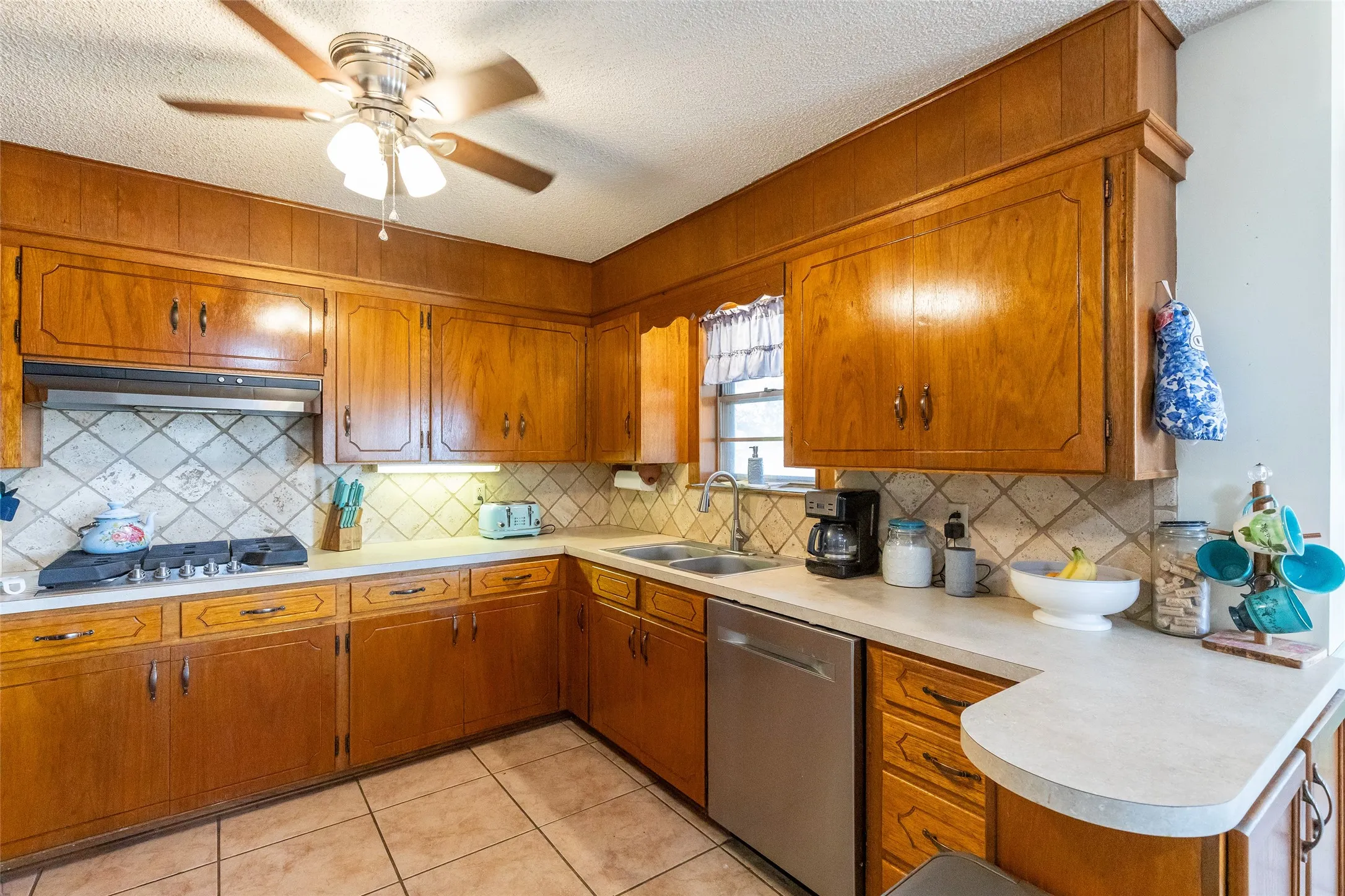 Single Family Residence For Sale in Callahan County , 7200 Private Road 2383, Clyde, Texas 79510, 4 Bedroom, 2 Bathroom, 2 Garage spaces, 1,844 Sqft, built in 1966, mls#21357670, Real Estate Agent in Clyde, Homes For Sale in Callahan county, Homes For Sale in Clyde, Realtor in Clyde Texas, Real Estate Brokerage Independent Realty Texas, Luminita Cordes Realtor