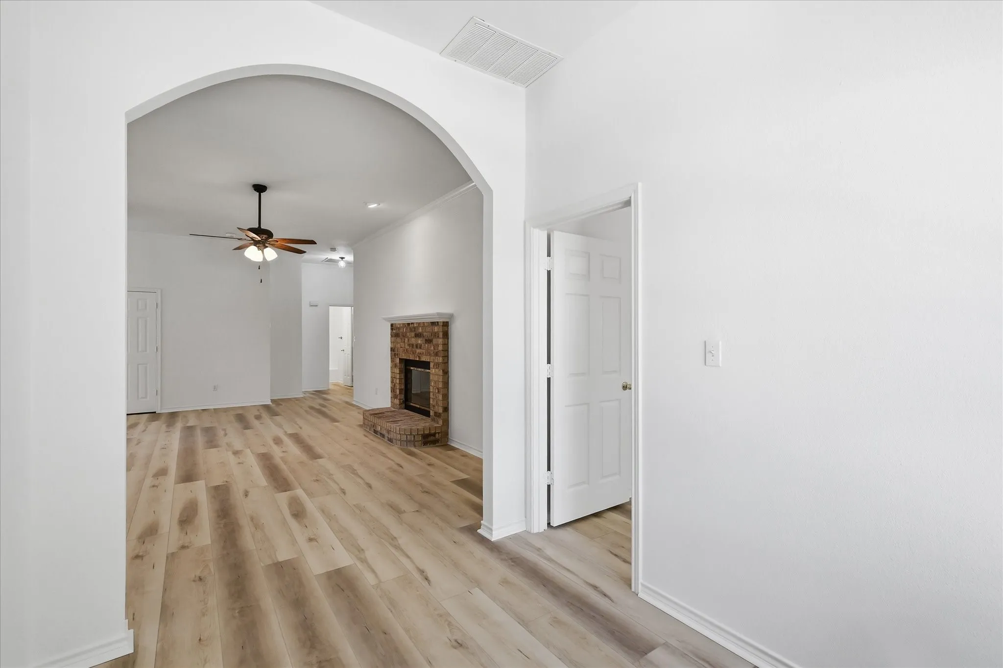 Single Family Residence For Sale in Collin County , 7121 Cottonwood Circle, Sachse, Texas 75048, 4 Bedroom, 2 Bathroom, 3 Garage spaces, 1,976 Sqft, built in 1993, mls#21362260, Real Estate Agent in Sachse, Homes For Sale in Collin county, Homes For Sale in Sachse, Realtor in Sachse Texas, Real Estate Brokerage Independent Realty Texas, Luminita Cordes Realtor
