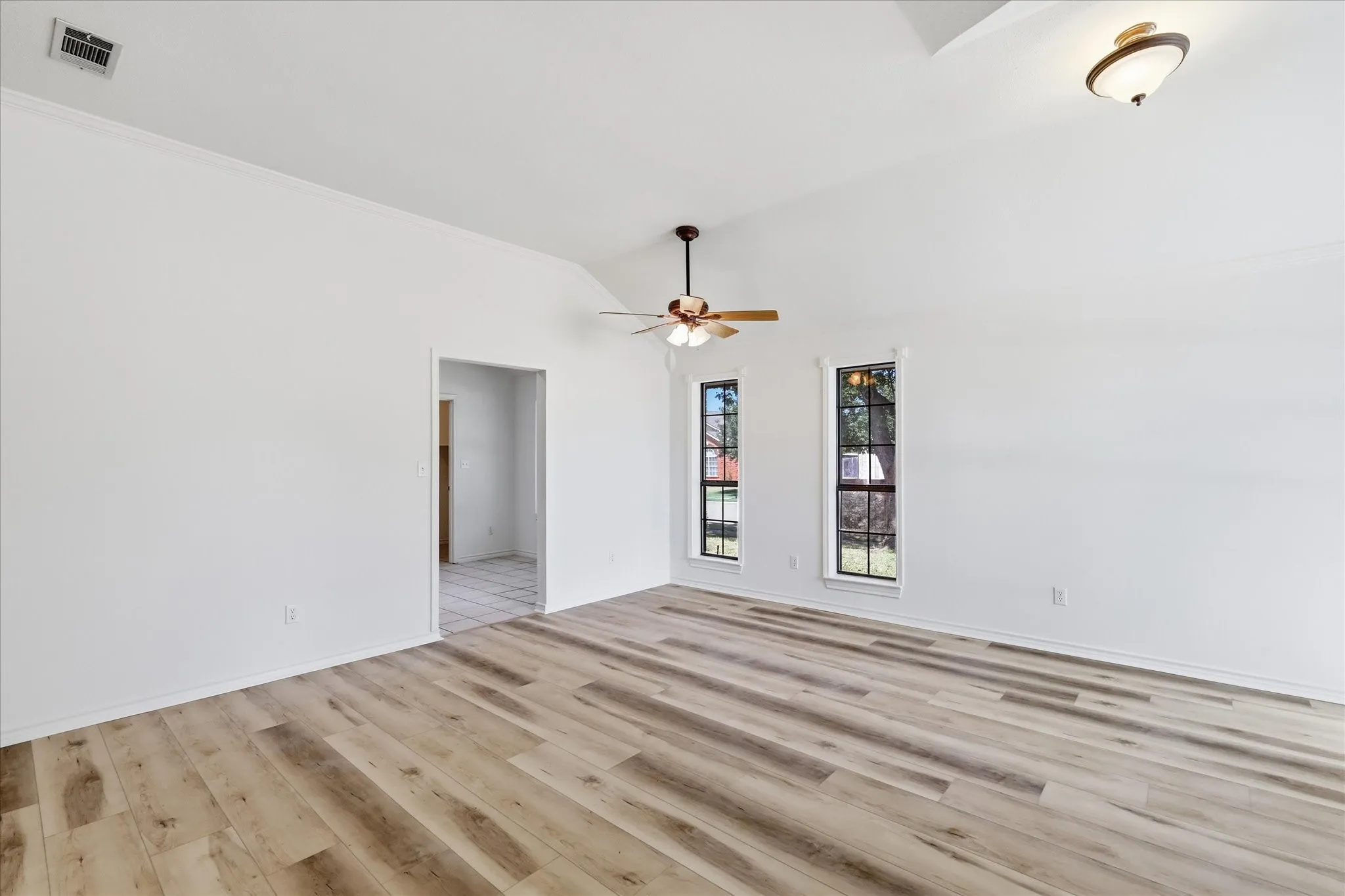Single Family Residence For Sale in Collin County , 7121 Cottonwood Circle, Sachse, Texas 75048, 4 Bedroom, 2 Bathroom, 3 Garage spaces, 1,976 Sqft, built in 1993, mls#21362260, Real Estate Agent in Sachse, Homes For Sale in Collin county, Homes For Sale in Sachse, Realtor in Sachse Texas, Real Estate Brokerage Independent Realty Texas, Luminita Cordes Realtor
