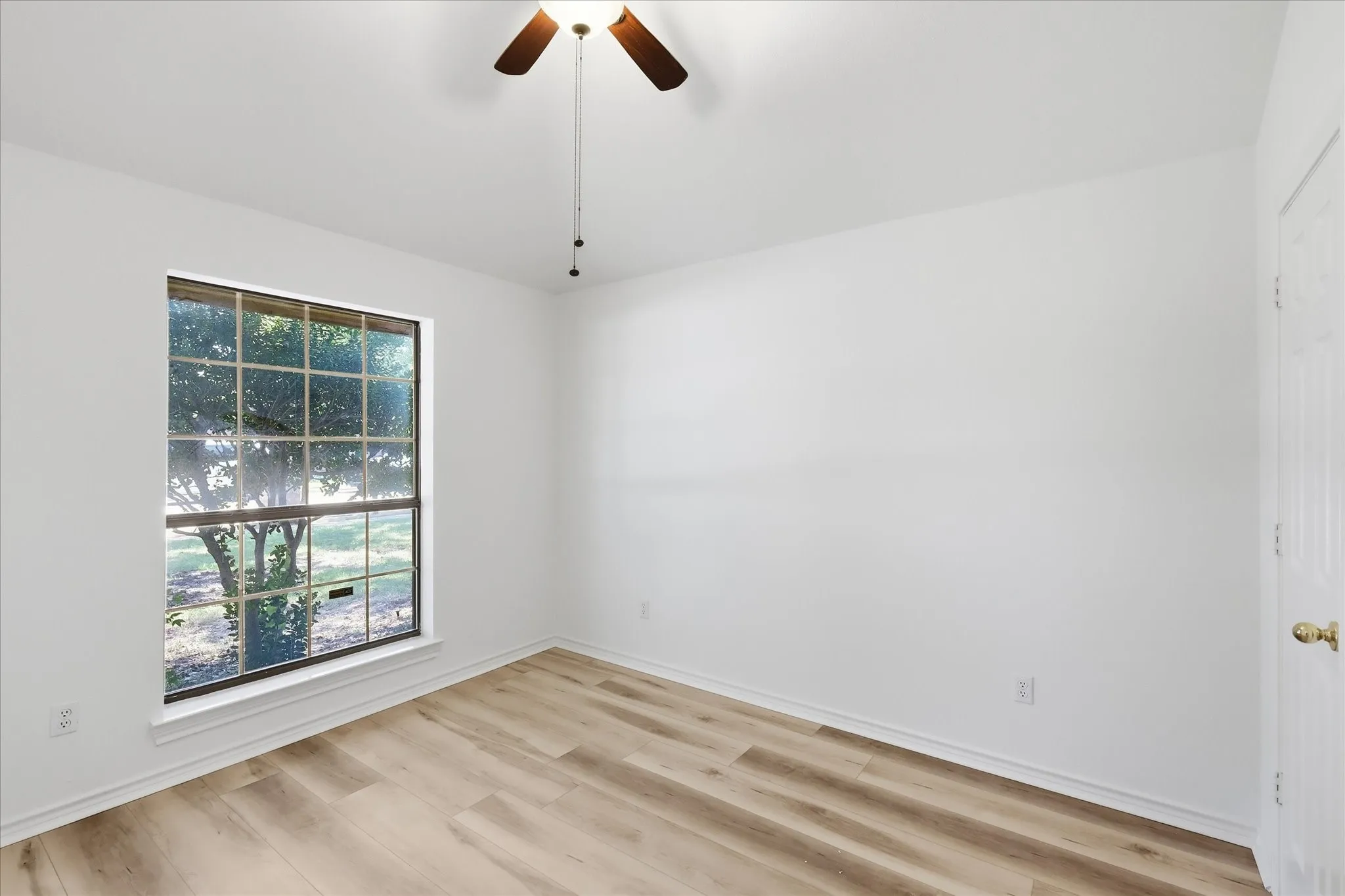 Single Family Residence For Sale in Collin County , 7121 Cottonwood Circle, Sachse, Texas 75048, 4 Bedroom, 2 Bathroom, 3 Garage spaces, 1,976 Sqft, built in 1993, mls#21362260, Real Estate Agent in Sachse, Homes For Sale in Collin county, Homes For Sale in Sachse, Realtor in Sachse Texas, Real Estate Brokerage Independent Realty Texas, Luminita Cordes Realtor