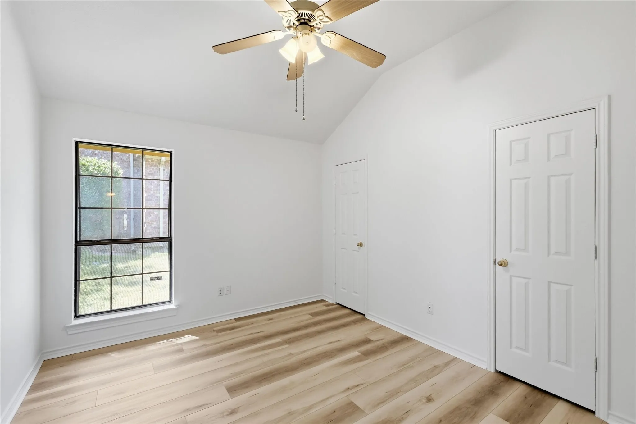 Single Family Residence For Sale in Collin County , 7121 Cottonwood Circle, Sachse, Texas 75048, 4 Bedroom, 2 Bathroom, 3 Garage spaces, 1,976 Sqft, built in 1993, mls#21362260, Real Estate Agent in Sachse, Homes For Sale in Collin county, Homes For Sale in Sachse, Realtor in Sachse Texas, Real Estate Brokerage Independent Realty Texas, Luminita Cordes Realtor