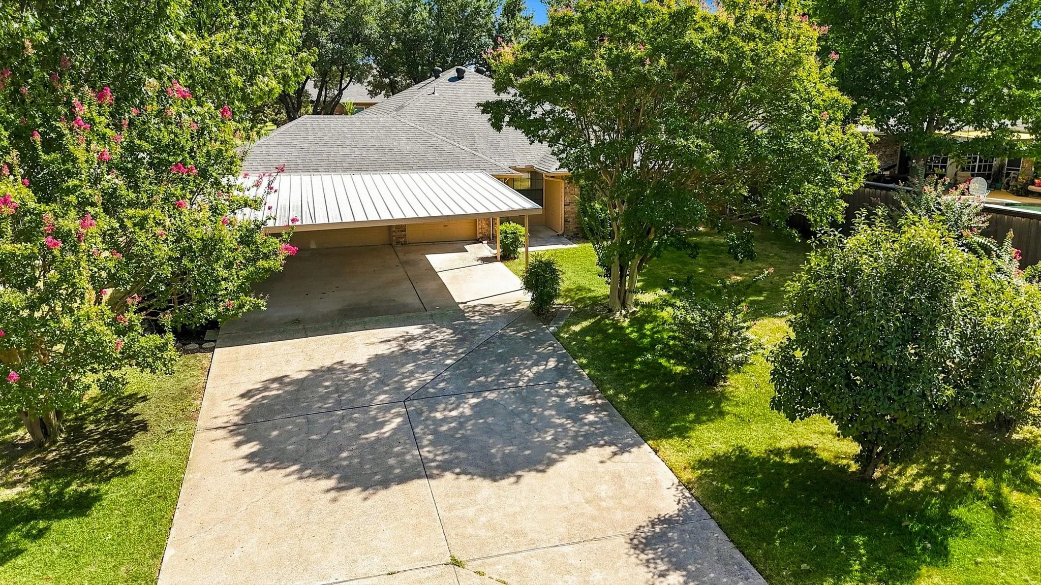 Single Family Residence For Sale in Collin County , 7121 Cottonwood Circle, Sachse, Texas 75048, 4 Bedroom, 2 Bathroom, 3 Garage spaces, 1,976 Sqft, built in 1993, mls#21362260, Real Estate Agent in Sachse, Homes For Sale in Collin county, Homes For Sale in Sachse, Realtor in Sachse Texas, Real Estate Brokerage Independent Realty Texas, Luminita Cordes Realtor