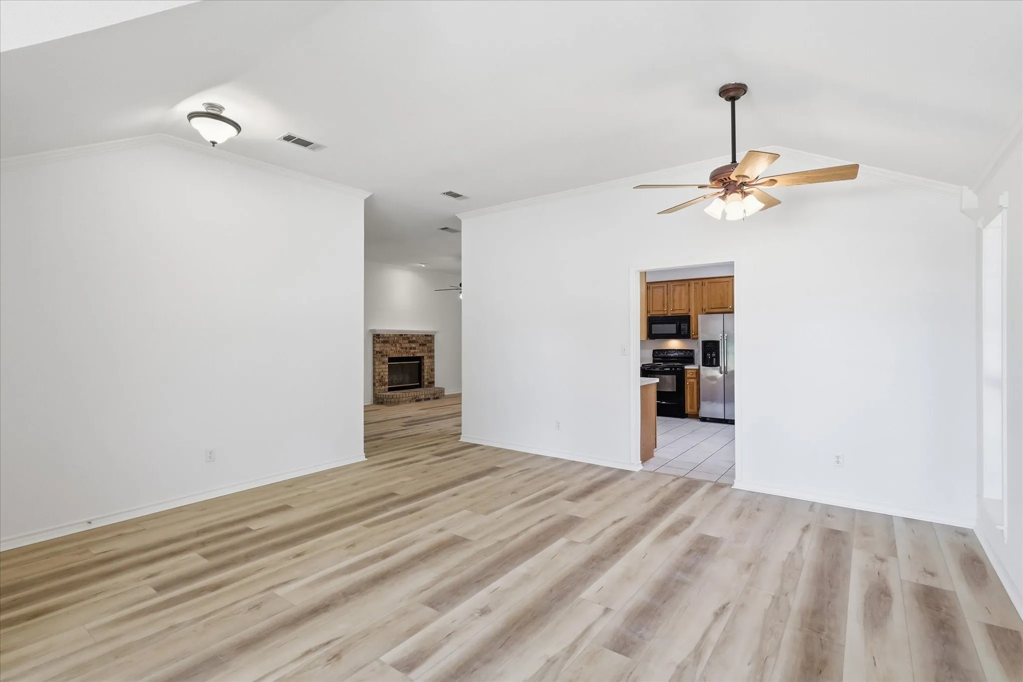 Single Family Residence For Sale in Collin County , 7121 Cottonwood Circle, Sachse, Texas 75048, 4 Bedroom, 2 Bathroom, 3 Garage spaces, 1,976 Sqft, built in 1993, mls#21362260, Real Estate Agent in Sachse, Homes For Sale in Collin county, Homes For Sale in Sachse, Realtor in Sachse Texas, Real Estate Brokerage Independent Realty Texas, Luminita Cordes Realtor