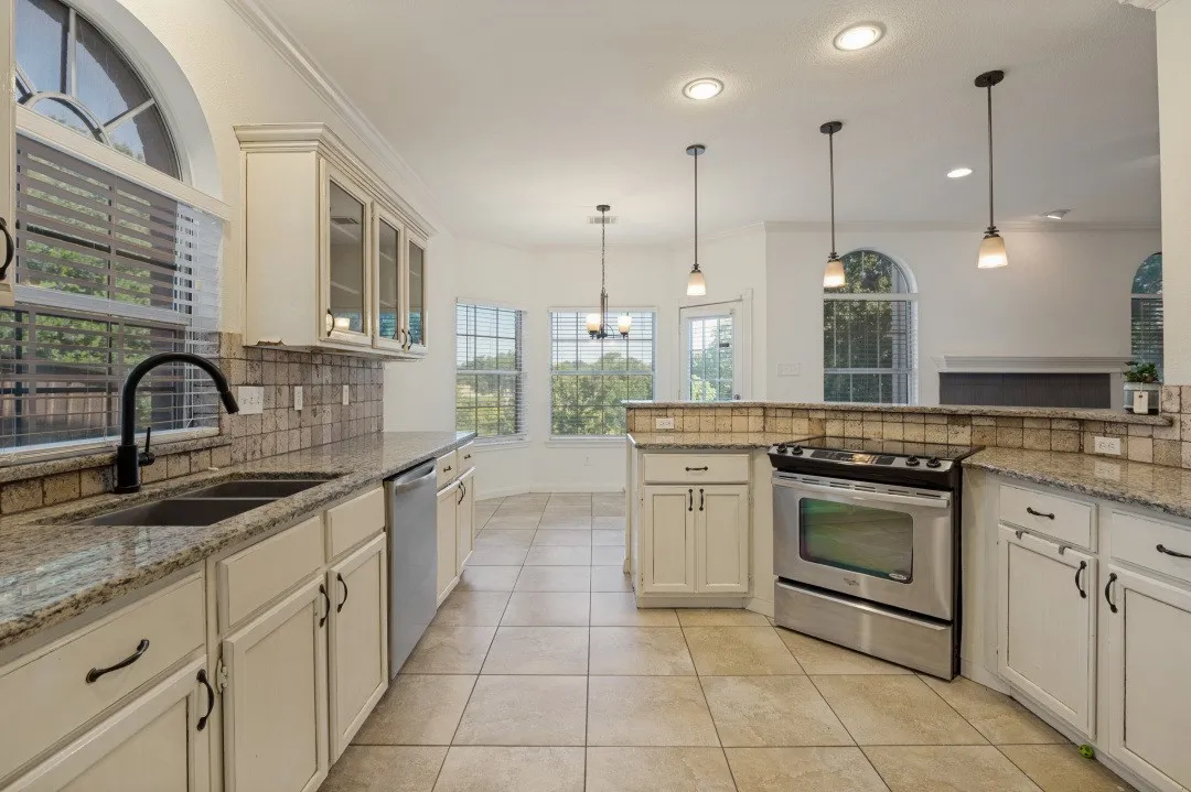 Single Family Residence For Sale in Dallas County , 3925 Silver Meadow Lane, Grand Prairie, Texas 75052, 4 Bedroom, 3 Bathroom, 2 Garage spaces, 2,698 Sqft, built in 1992, mls#21362876, Real Estate Agent in Grand Prairie, Homes For Sale in Dallas county, Homes For Sale in Grand Prairie, Realtor in Grand Prairie Texas, Real Estate Brokerage Independent Realty Texas, Luminita Cordes Realtor