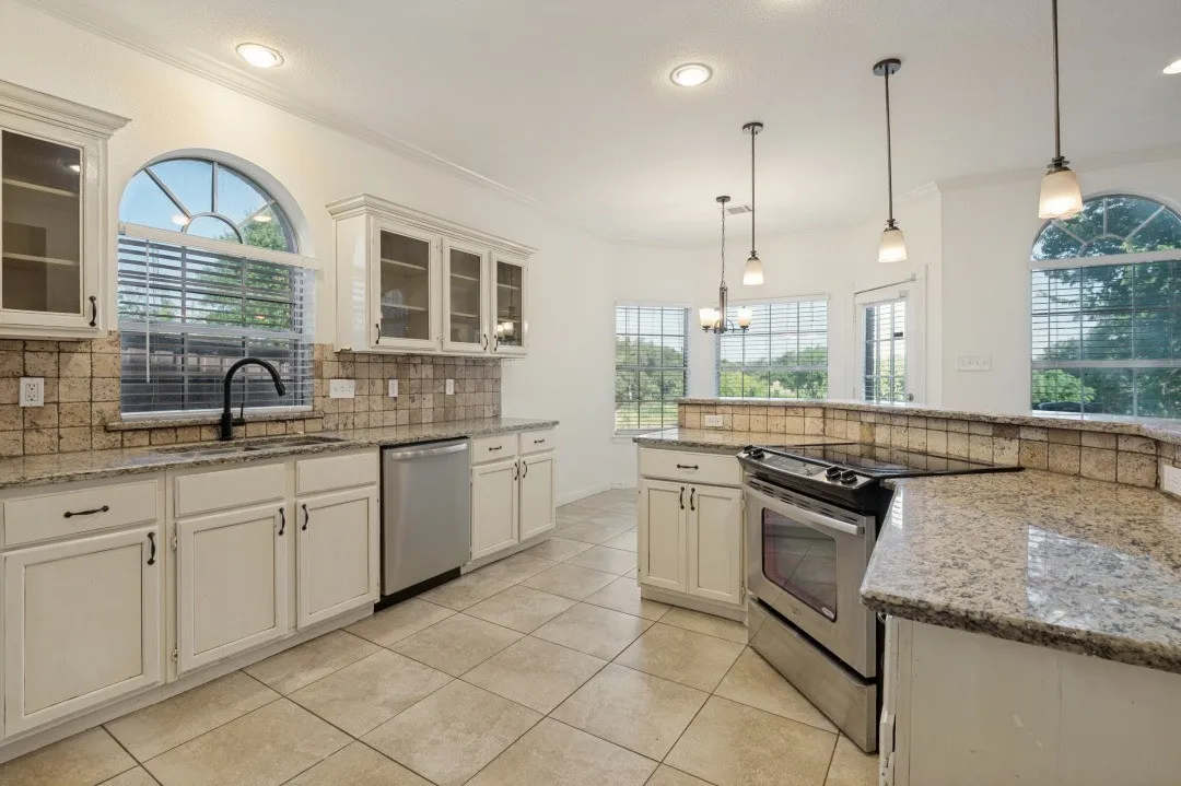 Single Family Residence For Sale in Dallas County , 3925 Silver Meadow Lane, Grand Prairie, Texas 75052, 4 Bedroom, 3 Bathroom, 2 Garage spaces, 2,698 Sqft, built in 1992, mls#21362876, Real Estate Agent in Grand Prairie, Homes For Sale in Dallas county, Homes For Sale in Grand Prairie, Realtor in Grand Prairie Texas, Real Estate Brokerage Independent Realty Texas, Luminita Cordes Realtor