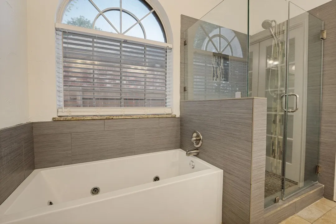 Single Family Residence For Sale in Dallas County , 3925 Silver Meadow Lane, Grand Prairie, Texas 75052, 4 Bedroom, 3 Bathroom, 2 Garage spaces, 2,698 Sqft, built in 1992, mls#21362876, Real Estate Agent in Grand Prairie, Homes For Sale in Dallas county, Homes For Sale in Grand Prairie, Realtor in Grand Prairie Texas, Real Estate Brokerage Independent Realty Texas, Luminita Cordes Realtor