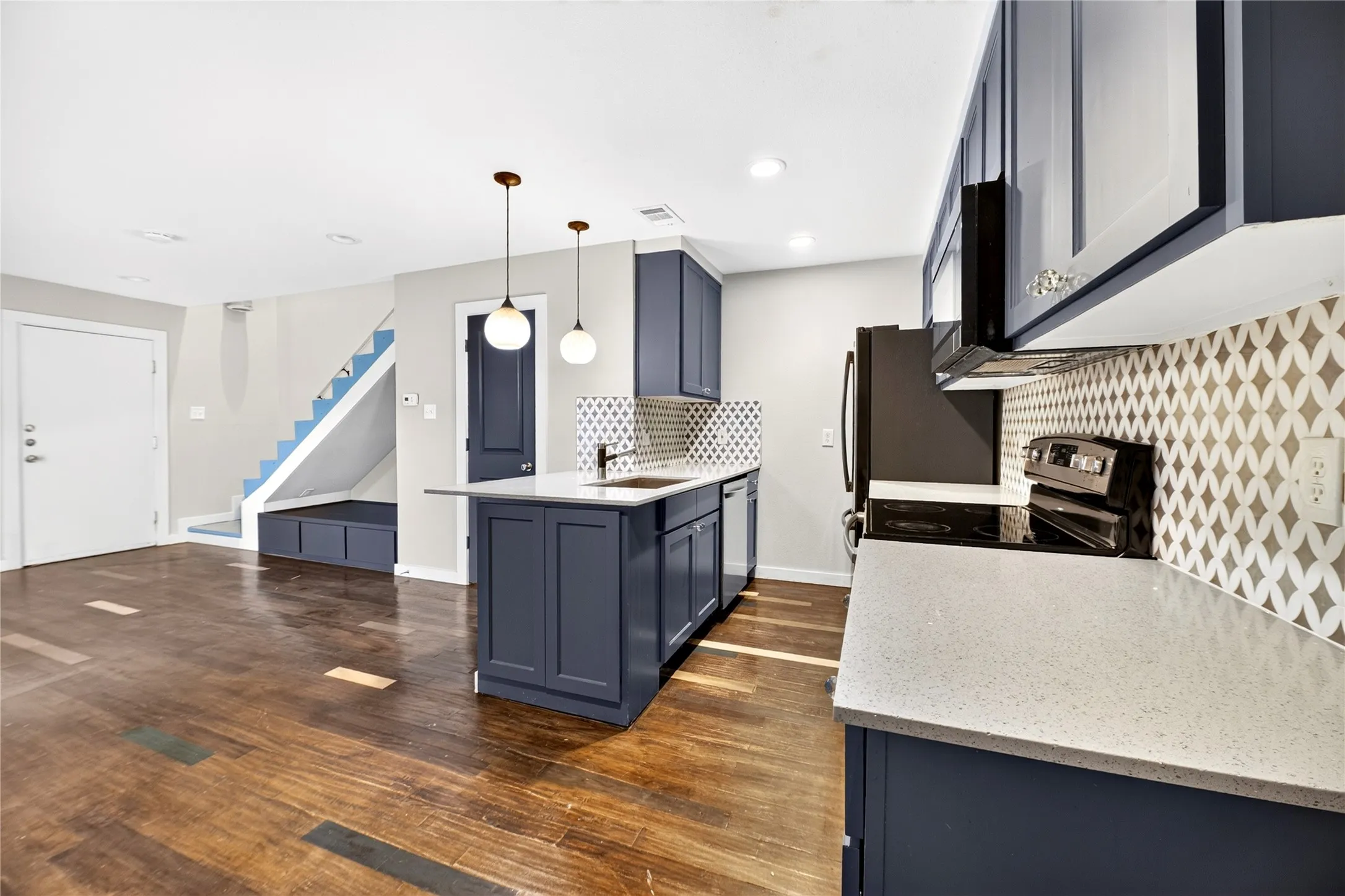 Condominium For Sale in Dallas County , 12834 Midway Road 2109, Dallas, Texas 75244, 1 Bedroom, 2 Bathroom, Garage spaces, 732 Sqft, built in 1970, Price $129,900, mls#21362827, Real Estate Agent in Dallas, Homes For Sale in Dallas county, Homes For Sale in Dallas, Realtor in Dallas Texas, Real Estate Brokerage Independent Realty Texas, Luminita Cordes Realtor