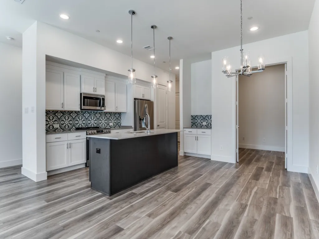 Townhouse For Sale in Collin County , 804 Eaglescliffe Landing, Wylie, Texas 75098, 3 Bedroom, 3 Bathroom, 2 Garage spaces, 1,898 Sqft, built in 2021, mls#21362873, Real Estate Agent in Wylie, Homes For Sale in Collin county, Homes For Sale in Wylie, Realtor in Wylie Texas, Real Estate Brokerage Independent Realty Texas, Luminita Cordes Realtor