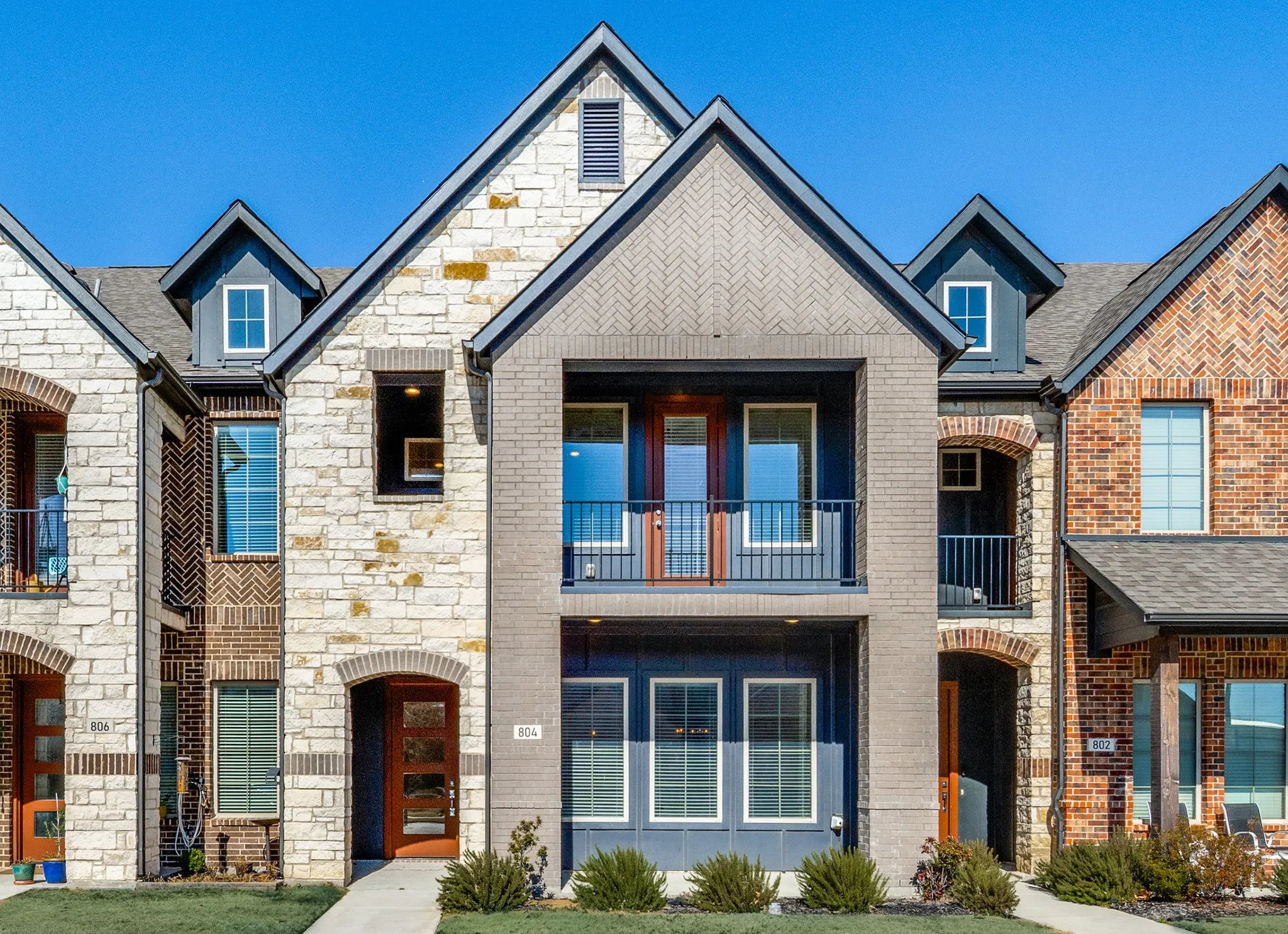 Townhouse For Sale in Collin County , 804 Eaglescliffe Landing, Wylie, Texas 75098, 3 Bedroom, 3 Bathroom, 2 Garage spaces, 1,898 Sqft, built in 2021, mls#21362873, Real Estate Agent in Wylie, Homes For Sale in Collin county, Homes For Sale in Wylie, Realtor in Wylie Texas, Real Estate Brokerage Independent Realty Texas, Luminita Cordes Realtor