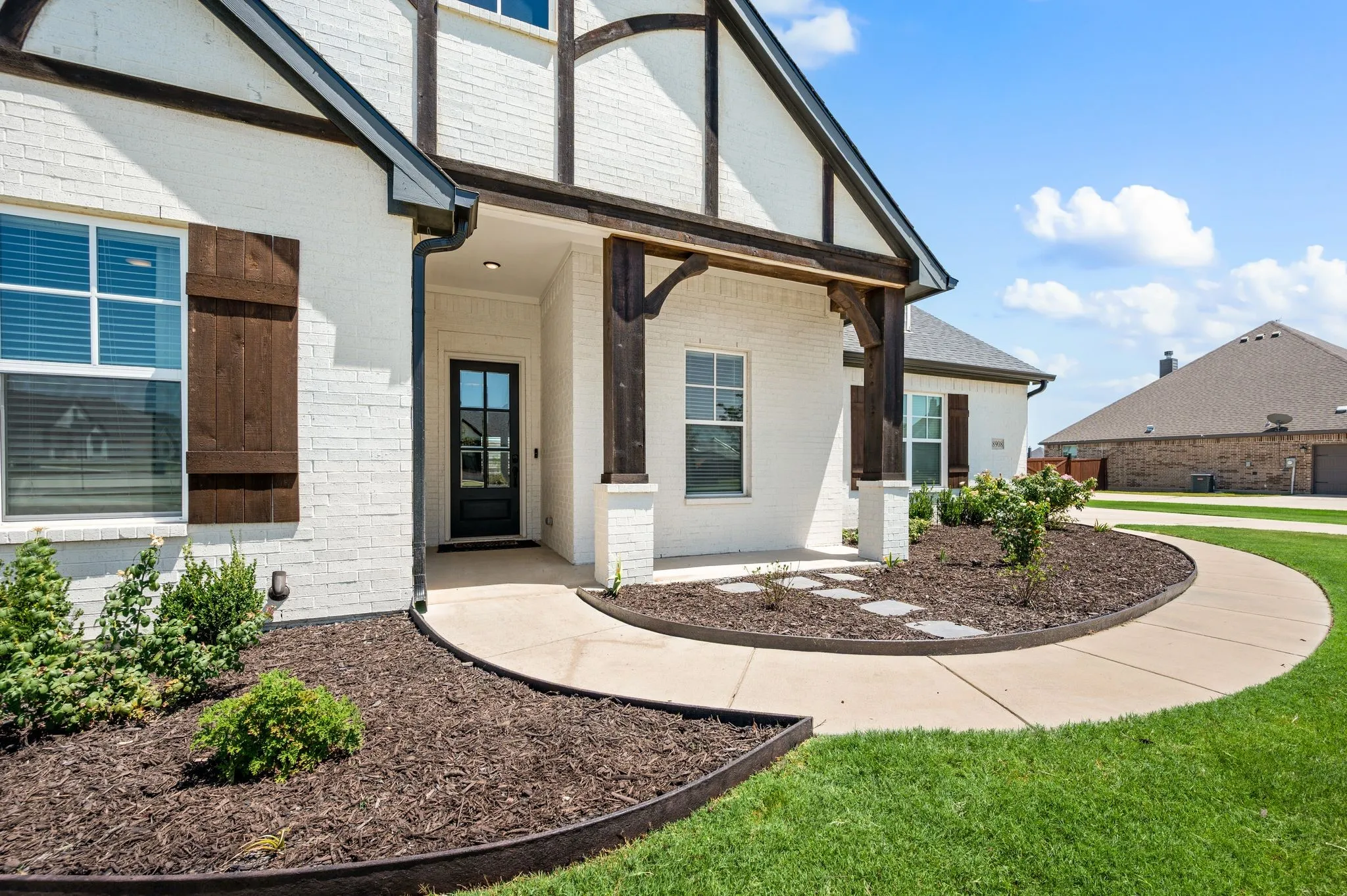 Single Family Residence For Sale in Denton County , 8908 Lazy Oak Drive, Justin, Texas 76247, 4 Bedroom, 3 Bathroom, 3 Garage spaces, 2,755 Sqft, built in 2020, mls#21360807, Real Estate Agent in Justin, Homes For Sale in Denton county, Homes For Sale in Justin, Realtor in Justin Texas, Real Estate Brokerage Independent Realty Texas, Luminita Cordes Realtor