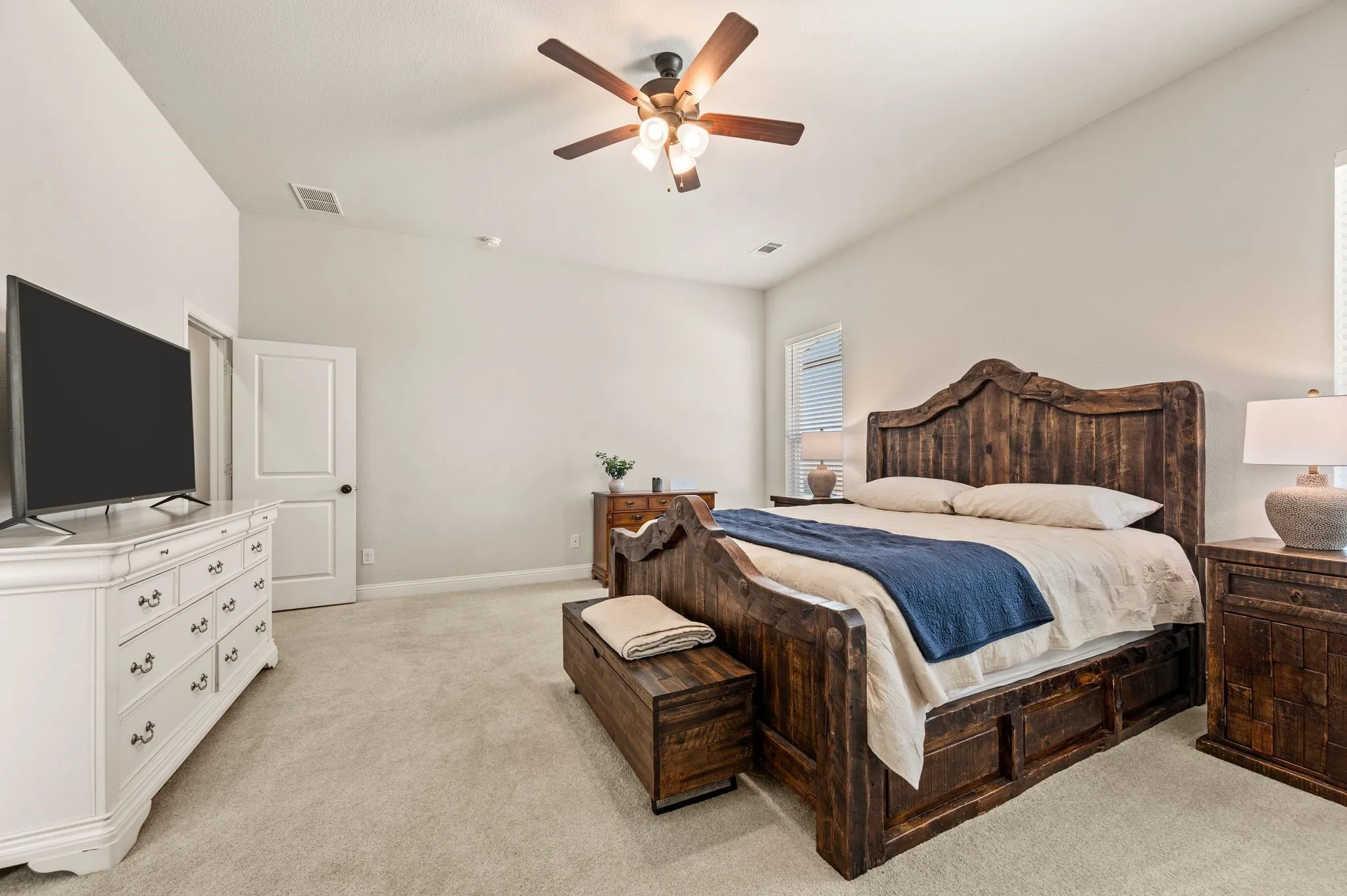 Single Family Residence For Sale in Denton County , 8908 Lazy Oak Drive, Justin, Texas 76247, 4 Bedroom, 3 Bathroom, 3 Garage spaces, 2,755 Sqft, built in 2020, mls#21360807, Real Estate Agent in Justin, Homes For Sale in Denton county, Homes For Sale in Justin, Realtor in Justin Texas, Real Estate Brokerage Independent Realty Texas, Luminita Cordes Realtor