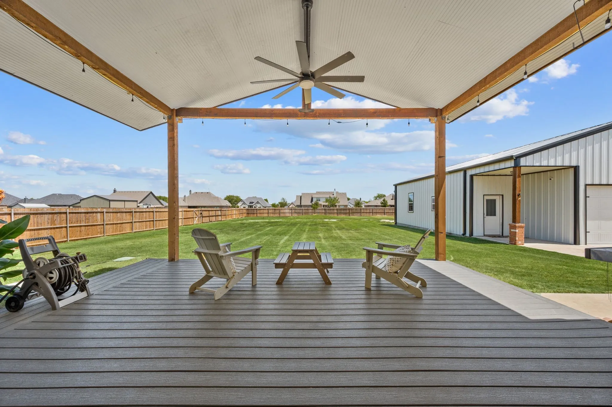 Single Family Residence For Sale in Denton County , 8908 Lazy Oak Drive, Justin, Texas 76247, 4 Bedroom, 3 Bathroom, 3 Garage spaces, 2,755 Sqft, built in 2020, mls#21360807, Real Estate Agent in Justin, Homes For Sale in Denton county, Homes For Sale in Justin, Realtor in Justin Texas, Real Estate Brokerage Independent Realty Texas, Luminita Cordes Realtor