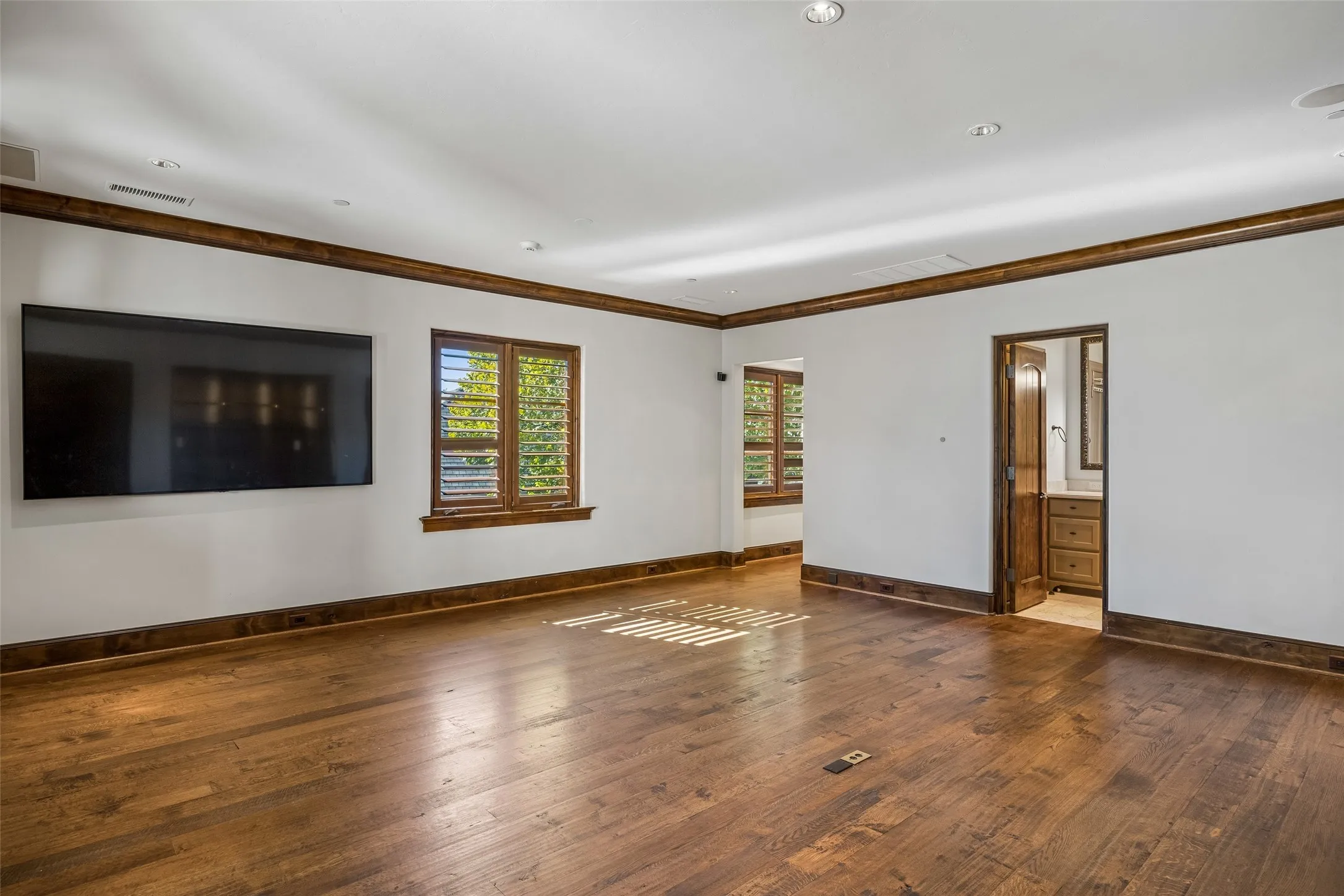 1/1 Quarters or InLaw suite with living area and separate entrance.
