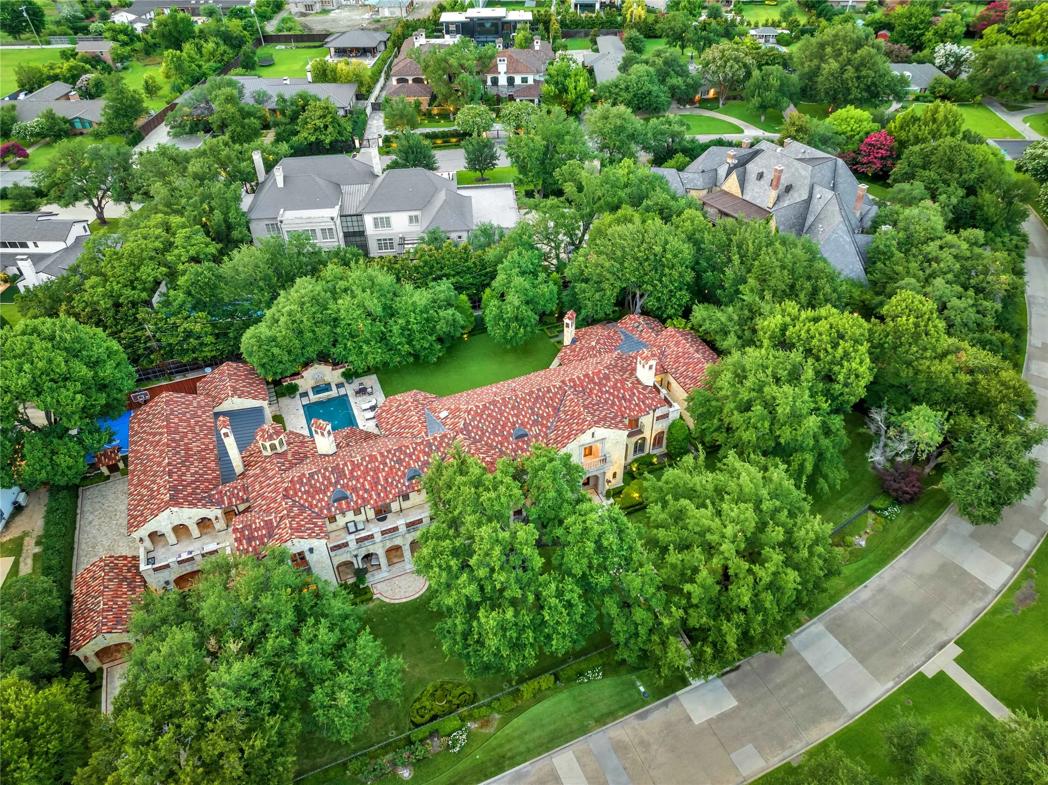 Single Family Residence For Sale in Dallas County , 5335 Meaders Lane, Dallas, Texas 75229, 5 Bedroom, 9 Bathroom, 4 Garage spaces, 12,421 Sqft, built in 2009, Price $10,900,000, mls#21362112, Real Estate Agent in Dallas, Homes For Sale in Dallas county, Homes For Sale in Dallas, Realtor in Dallas Texas, Real Estate Brokerage Independent Realty Texas, Luminita Cordes Realtor