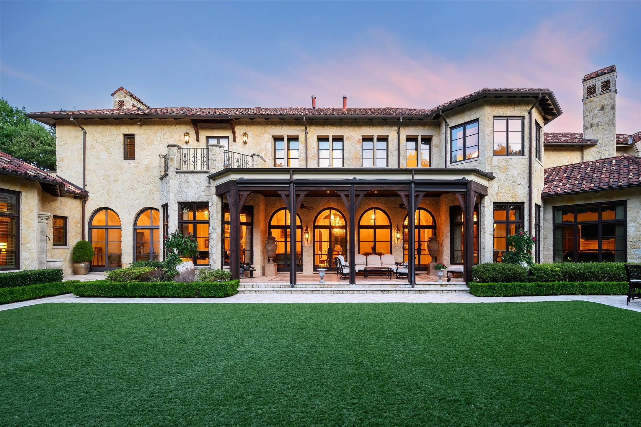 Single Family Residence For Sale in Dallas County , 5335 Meaders Lane, Dallas, Texas 75229, 5 Bedroom, 9 Bathroom, 4 Garage spaces, 12,421 Sqft, built in 2009, Price $10,900,000, mls#21362112, Real Estate Agent in Dallas, Homes For Sale in Dallas county, Homes For Sale in Dallas, Realtor in Dallas Texas, Real Estate Brokerage Independent Realty Texas, Luminita Cordes Realtor