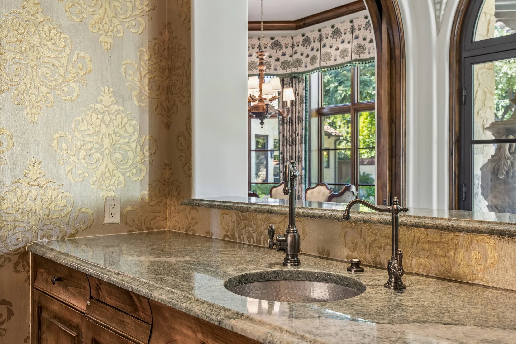 Single Family Residence For Sale in Dallas County , 5335 Meaders Lane, Dallas, Texas 75229, 5 Bedroom, 9 Bathroom, 4 Garage spaces, 12,421 Sqft, built in 2009, mls#21362112, Real Estate Agent in Dallas, Homes For Sale in Dallas county, Homes For Sale in Dallas, Realtor in Dallas Texas, Real Estate Brokerage Independent Realty Texas, Luminita Cordes Realtor