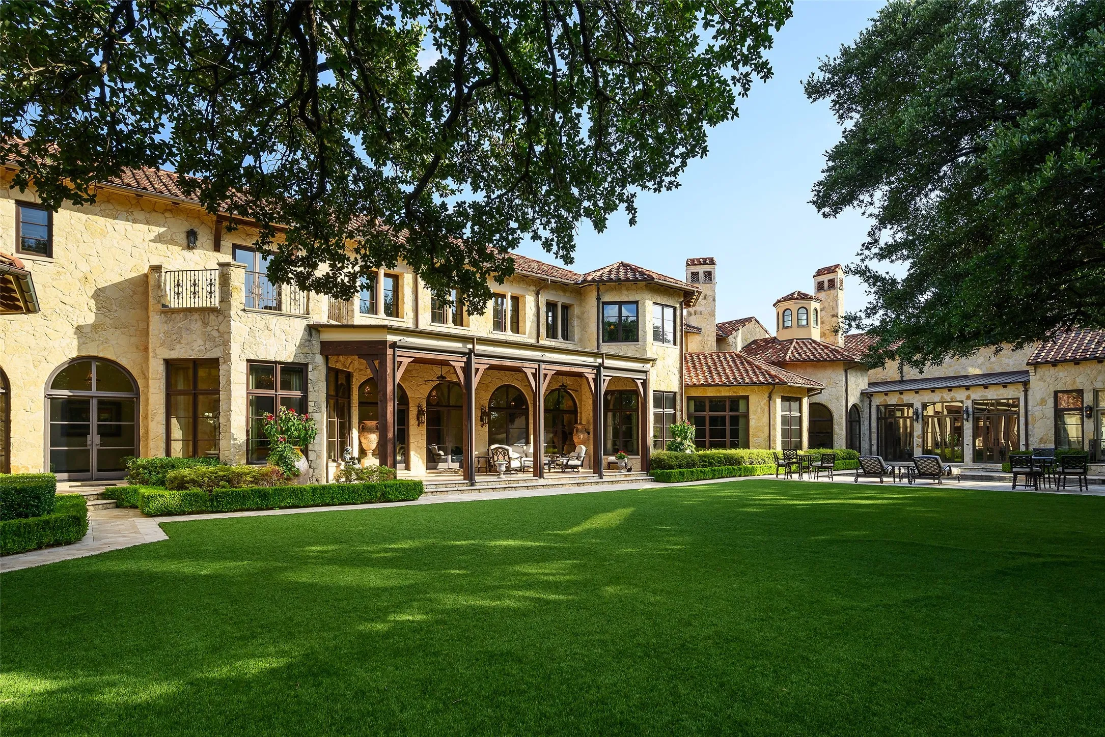 Single Family Residence For Sale in Dallas County , 5335 Meaders Lane, Dallas, Texas 75229, 5 Bedroom, 9 Bathroom, 4 Garage spaces, 12,421 Sqft, built in 2009, Price $10,900,000, mls#21362112, Real Estate Agent in Dallas, Homes For Sale in Dallas county, Homes For Sale in Dallas, Realtor in Dallas Texas, Real Estate Brokerage Independent Realty Texas, Luminita Cordes Realtor