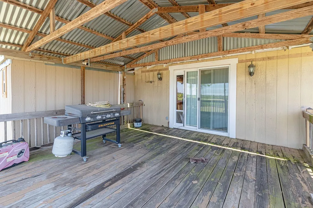 Single Family Residence For Sale in Hunt County , 3332 County Road 1033, Greenville, Texas 75401, 3 Bedroom, 2 Bathroom, Garage spaces, 1,402 Sqft, built in 1998, mls#21351063, Real Estate Agent in Greenville, Homes For Sale in Hunt county, Homes For Sale in Greenville, Realtor in Greenville Texas, Real Estate Brokerage Independent Realty Texas, Luminita Cordes Realtor