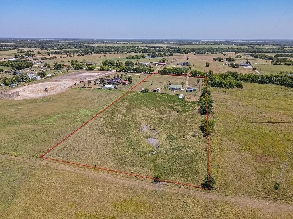 Single Family Residence For Sale in Hunt County , 3332 County Road 1033, Greenville, Texas 75401, 3 Bedroom, 2 Bathroom, Garage spaces, 1,402 Sqft, built in 1998, mls#21351063, Real Estate Agent in Greenville, Homes For Sale in Hunt county, Homes For Sale in Greenville, Realtor in Greenville Texas, Real Estate Brokerage Independent Realty Texas, Luminita Cordes Realtor