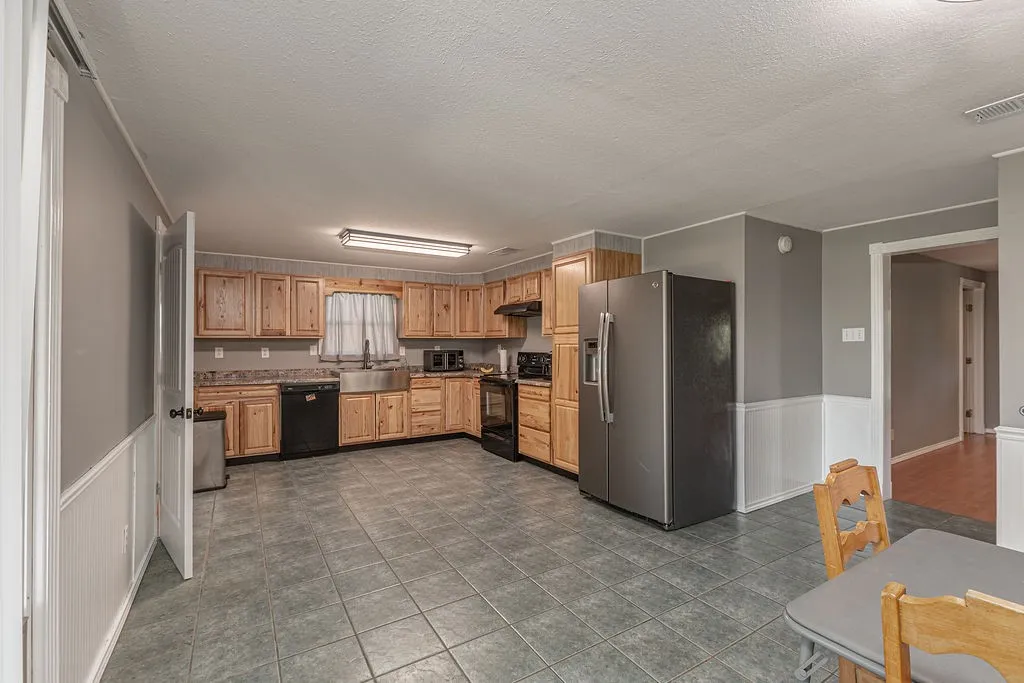 Single Family Residence For Sale in Hunt County , 3332 County Road 1033, Greenville, Texas 75401, 3 Bedroom, 2 Bathroom, Garage spaces, 1,402 Sqft, built in 1998, mls#21351063, Real Estate Agent in Greenville, Homes For Sale in Hunt county, Homes For Sale in Greenville, Realtor in Greenville Texas, Real Estate Brokerage Independent Realty Texas, Luminita Cordes Realtor