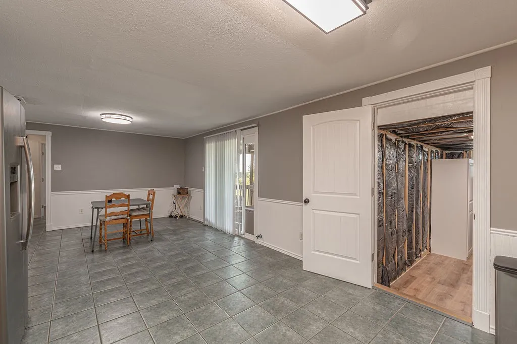 Single Family Residence For Sale in Hunt County , 3332 County Road 1033, Greenville, Texas 75401, 3 Bedroom, 2 Bathroom, Garage spaces, 1,402 Sqft, built in 1998, mls#21351063, Real Estate Agent in Greenville, Homes For Sale in Hunt county, Homes For Sale in Greenville, Realtor in Greenville Texas, Real Estate Brokerage Independent Realty Texas, Luminita Cordes Realtor