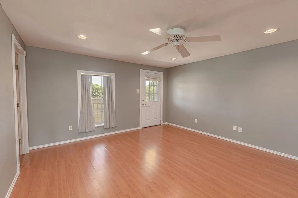 Single Family Residence For Sale in Hunt County , 3332 County Road 1033, Greenville, Texas 75401, 3 Bedroom, 2 Bathroom, Garage spaces, 1,402 Sqft, built in 1998, mls#21351063, Real Estate Agent in Greenville, Homes For Sale in Hunt county, Homes For Sale in Greenville, Realtor in Greenville Texas, Real Estate Brokerage Independent Realty Texas, Luminita Cordes Realtor