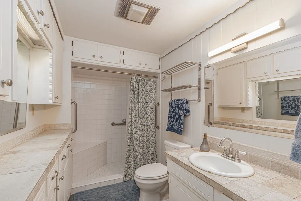 Single Family Residence For Sale in Hunt County , 3332 County Road 1033, Greenville, Texas 75401, 3 Bedroom, 2 Bathroom, Garage spaces, 1,402 Sqft, built in 1998, mls#21351063, Real Estate Agent in Greenville, Homes For Sale in Hunt county, Homes For Sale in Greenville, Realtor in Greenville Texas, Real Estate Brokerage Independent Realty Texas, Luminita Cordes Realtor