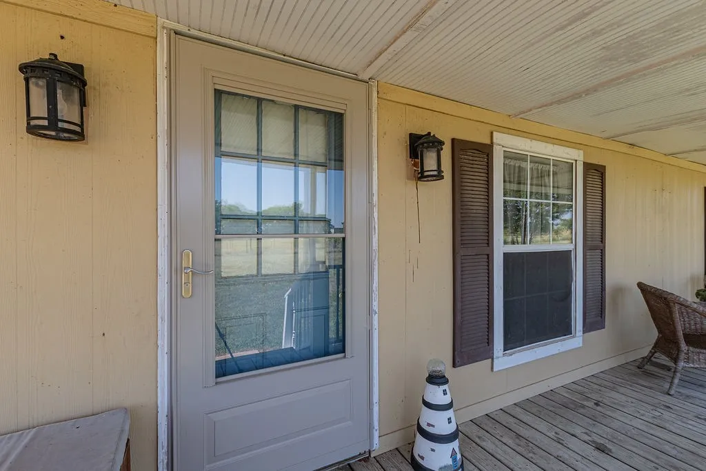Single Family Residence For Sale in Hunt County , 3332 County Road 1033, Greenville, Texas 75401, 3 Bedroom, 2 Bathroom, Garage spaces, 1,402 Sqft, built in 1998, mls#21351063, Real Estate Agent in Greenville, Homes For Sale in Hunt county, Homes For Sale in Greenville, Realtor in Greenville Texas, Real Estate Brokerage Independent Realty Texas, Luminita Cordes Realtor
