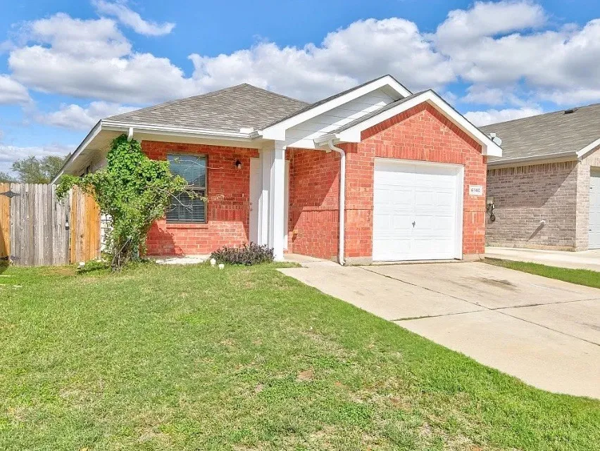 Single Family Residence For Rent in Tarrant County , 6140 River Pointe Drive, Fort Worth, Texas 76114, 3 Bedroom, 2 Bathroom, 1 Garage spaces, 1,219 Sqft, built in 2007, mls#21362763, Real Estate Agent in Fort Worth, Homes For Rent in Tarrant county, Homes For Rent in Fort Worth, Realtor in Fort Worth Texas, Real Estate Brokerage Independent Realty Texas, Luminita Cordes Realtor